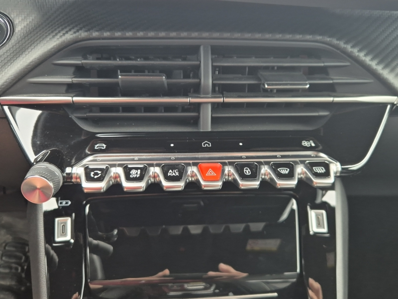 Peugeot 2008 GT PureTech 130 EAT8 Navi 360 Kamera LED ACC Apple — photo 16