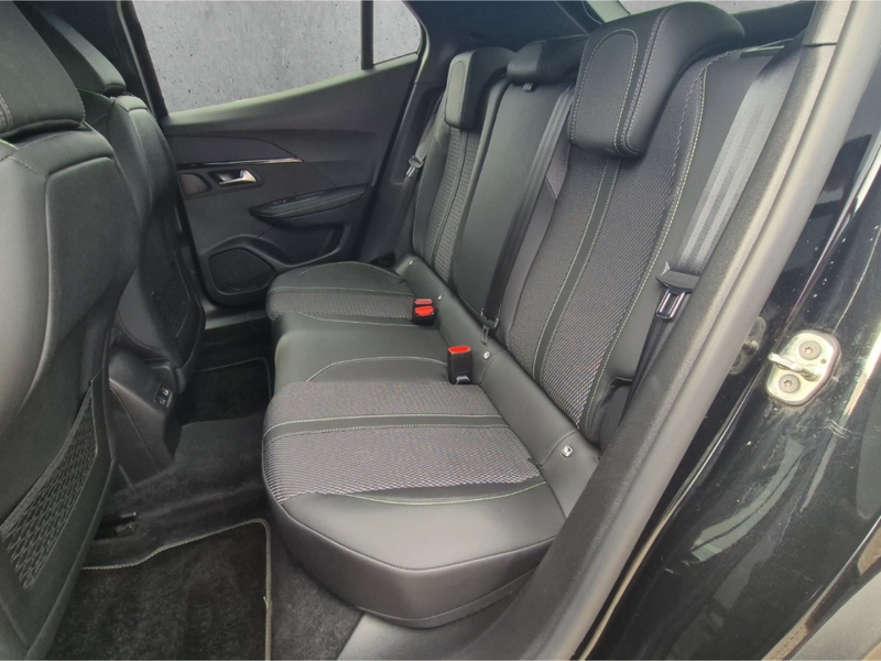 Peugeot 2008 GT PureTech 130 EAT8 Navi 360 Kamera LED ACC Apple — photo 8