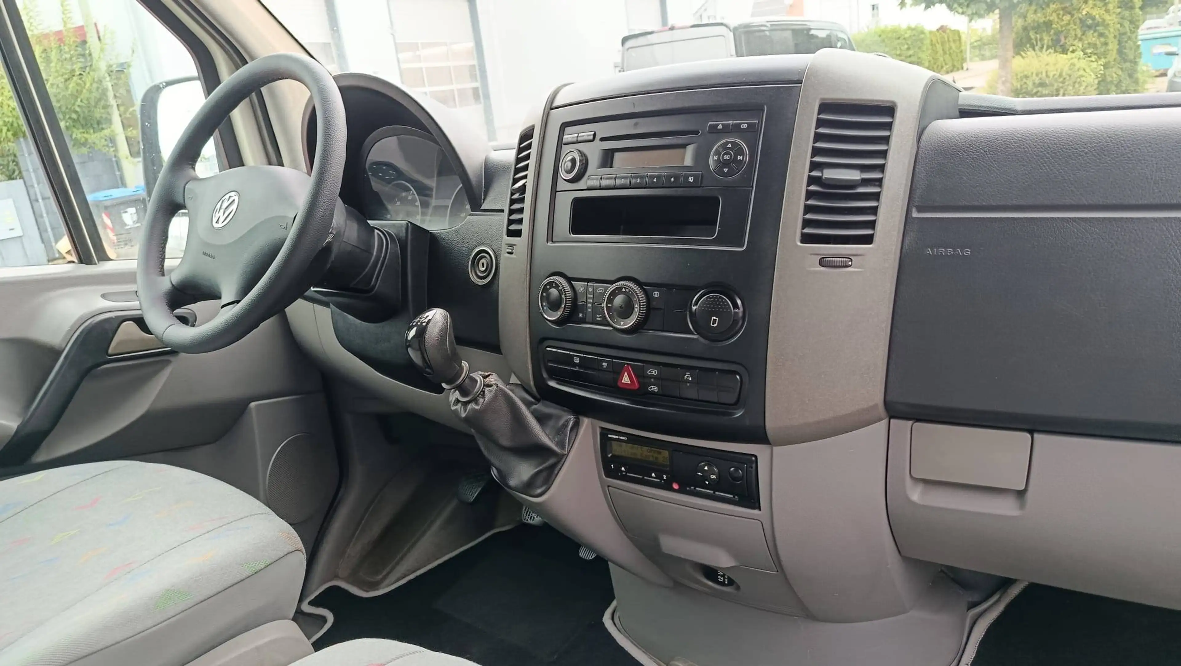Volkswagen Crafter 35 L2H1 mittel 3 Sitze Klima Mwst TÜV 2028 — photo 6