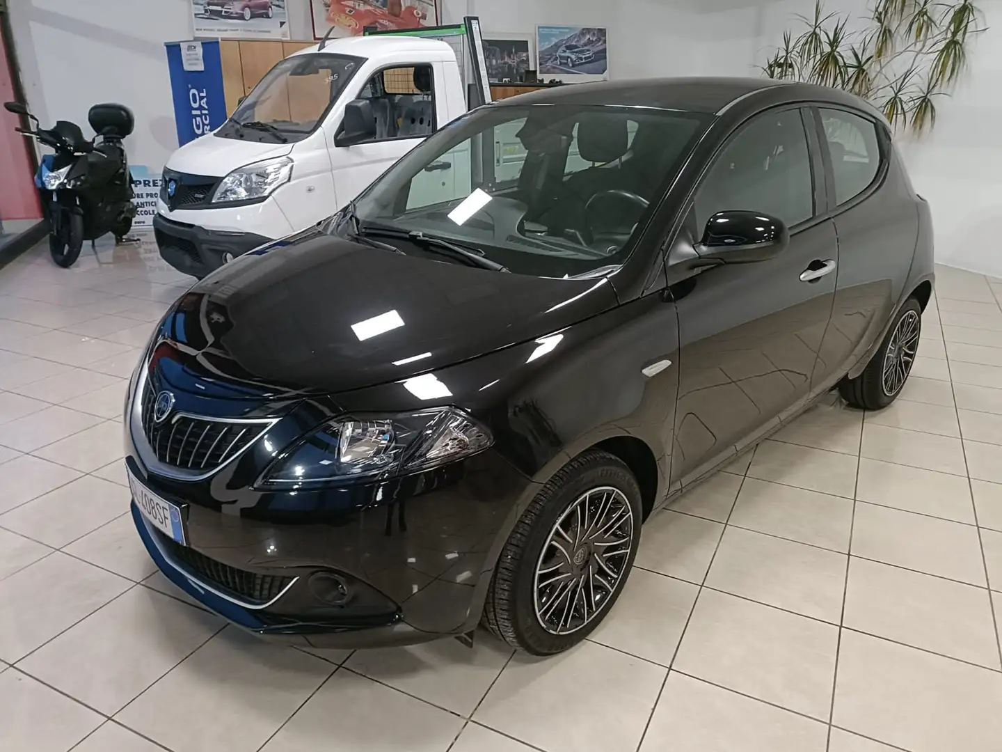 Lancia Ypsilon Ypsilon 1.0 hybrid 70CV Gold Noir - 1