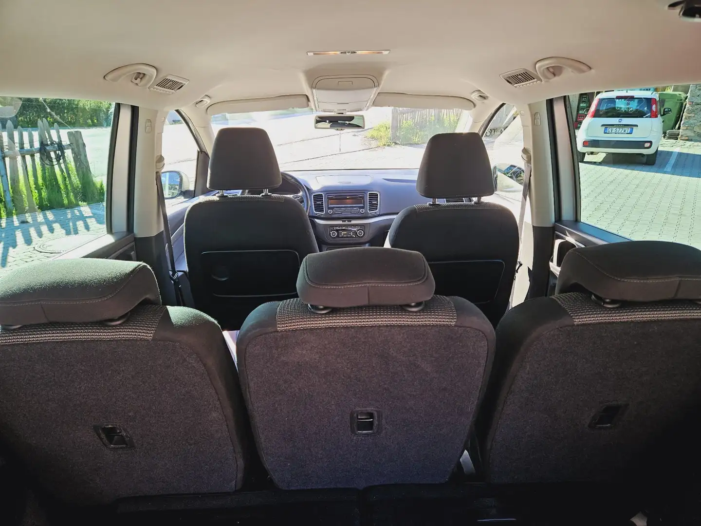 Volkswagen Sharan Comfortline BMT 2,0 TDI DPF 4Motion Stříbrná - 2