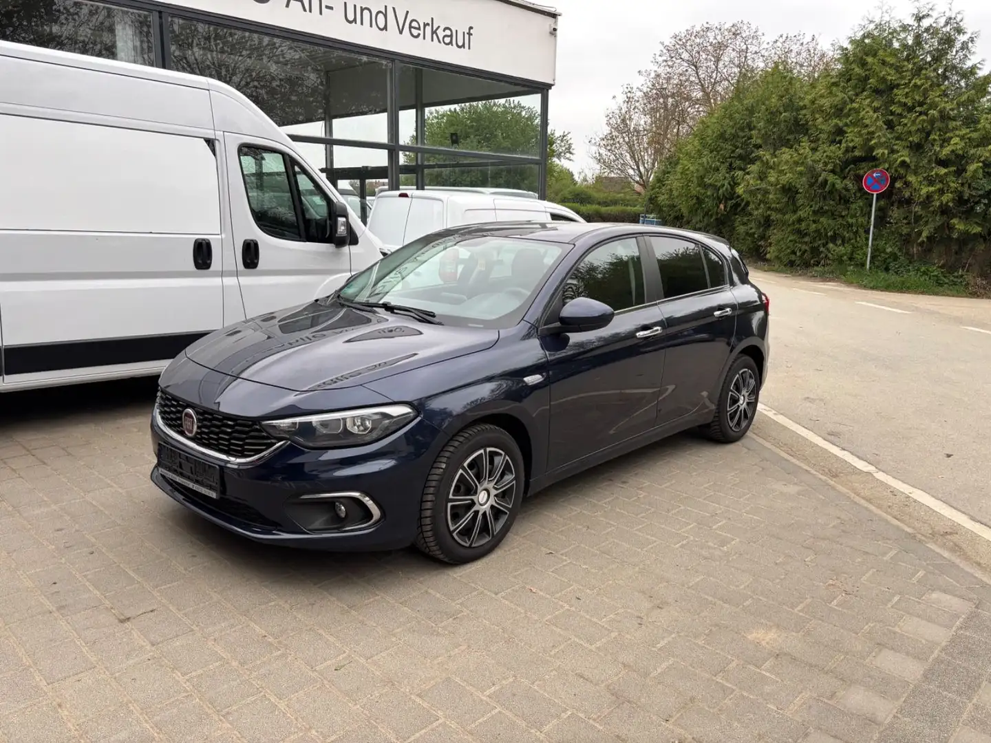 Fiat Tipo Lounge Blau - 2