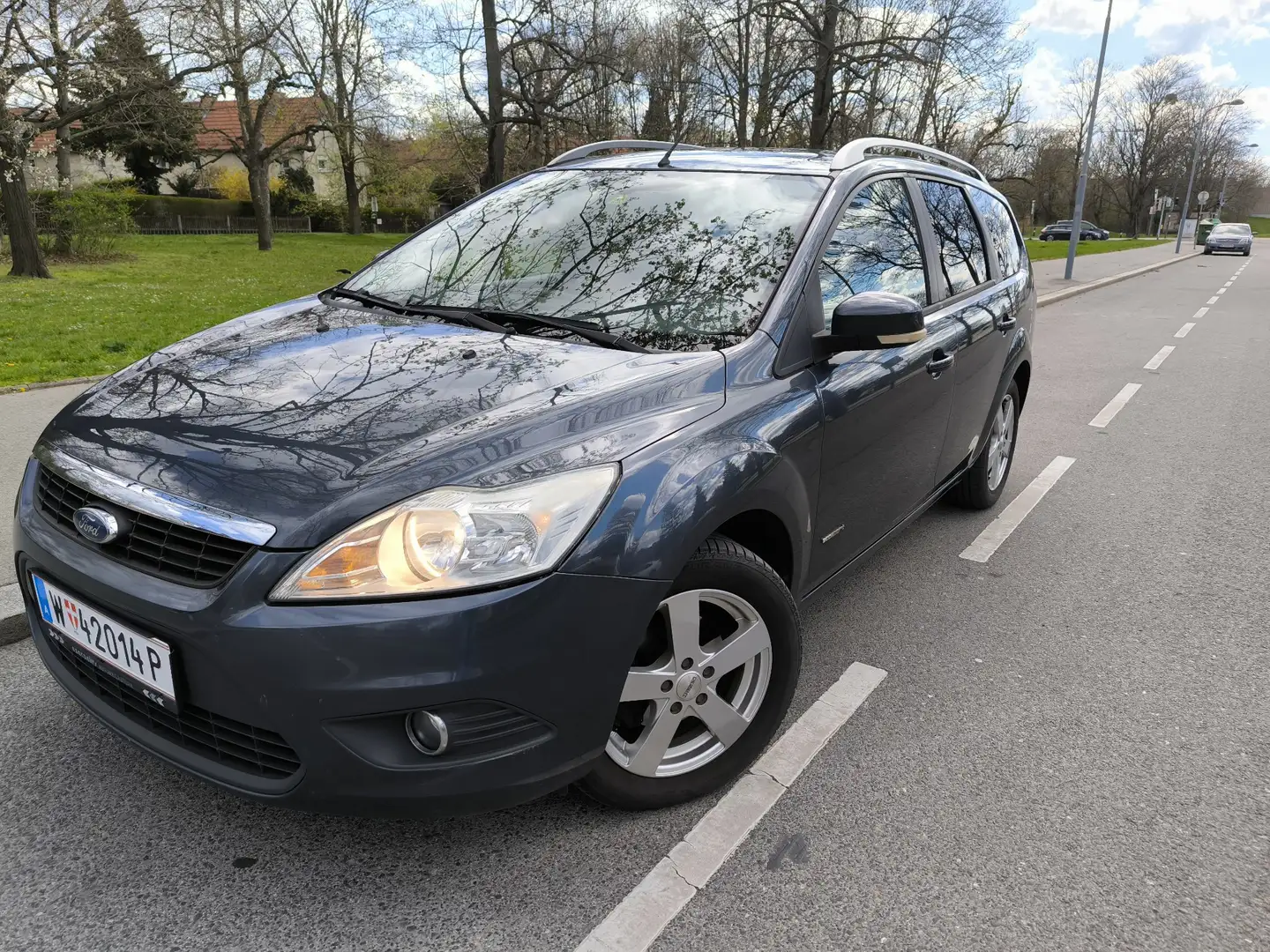 Ford Focus ECOSPORT 1.6 Kombi Grau - 1