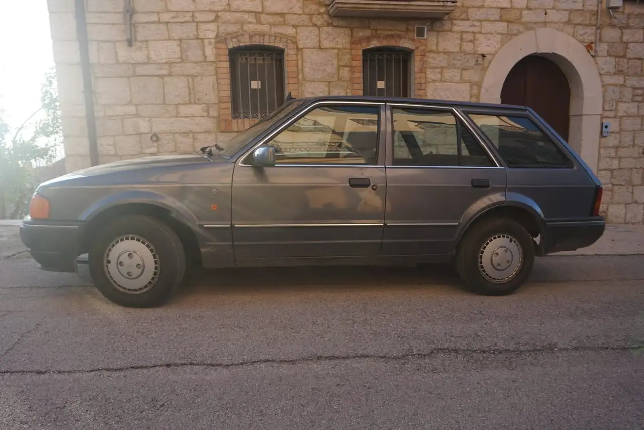 Ford Escort SW 1.3 hcs Ghia, foto 1