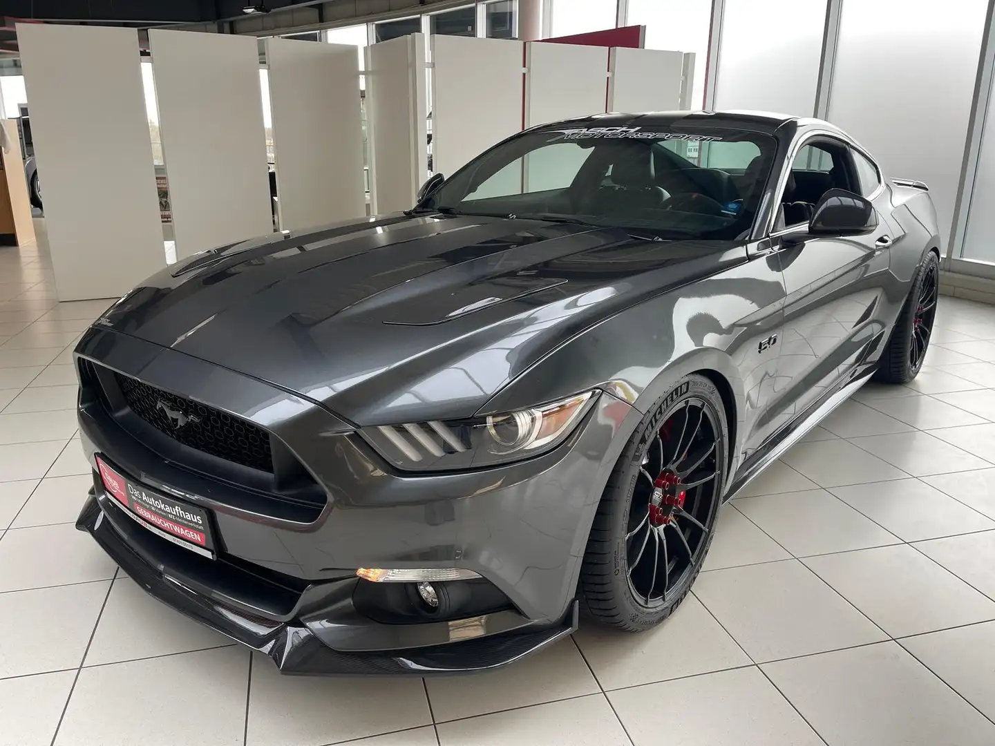 Ford Mustang 5.0 V8 GT Fastback+AschTuning+Leder+voll Grijs - 2