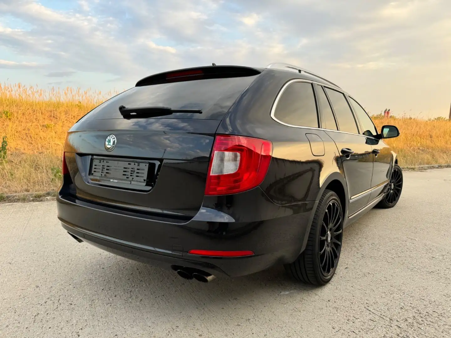 Skoda Superb Superb Combi 2.0 TSI DSG L&K Schwarz - 2