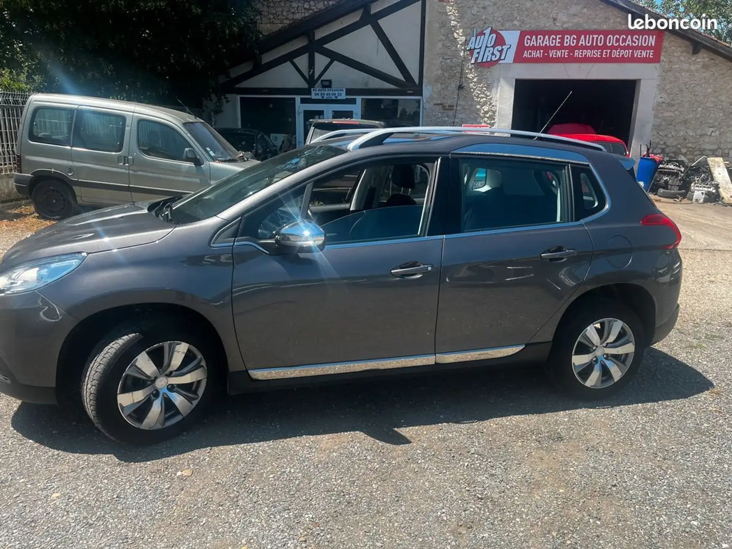 Peugeot 2008 1.6e-HDI 115cv FAP allure Gris - 2