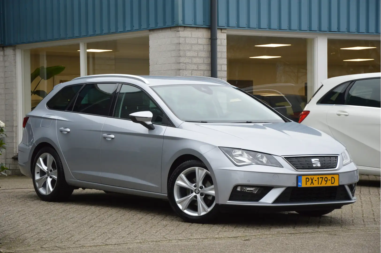SEAT Leon ST 1.0 EcoTSI Style Business Intense NAVIGTIE Gris - 2