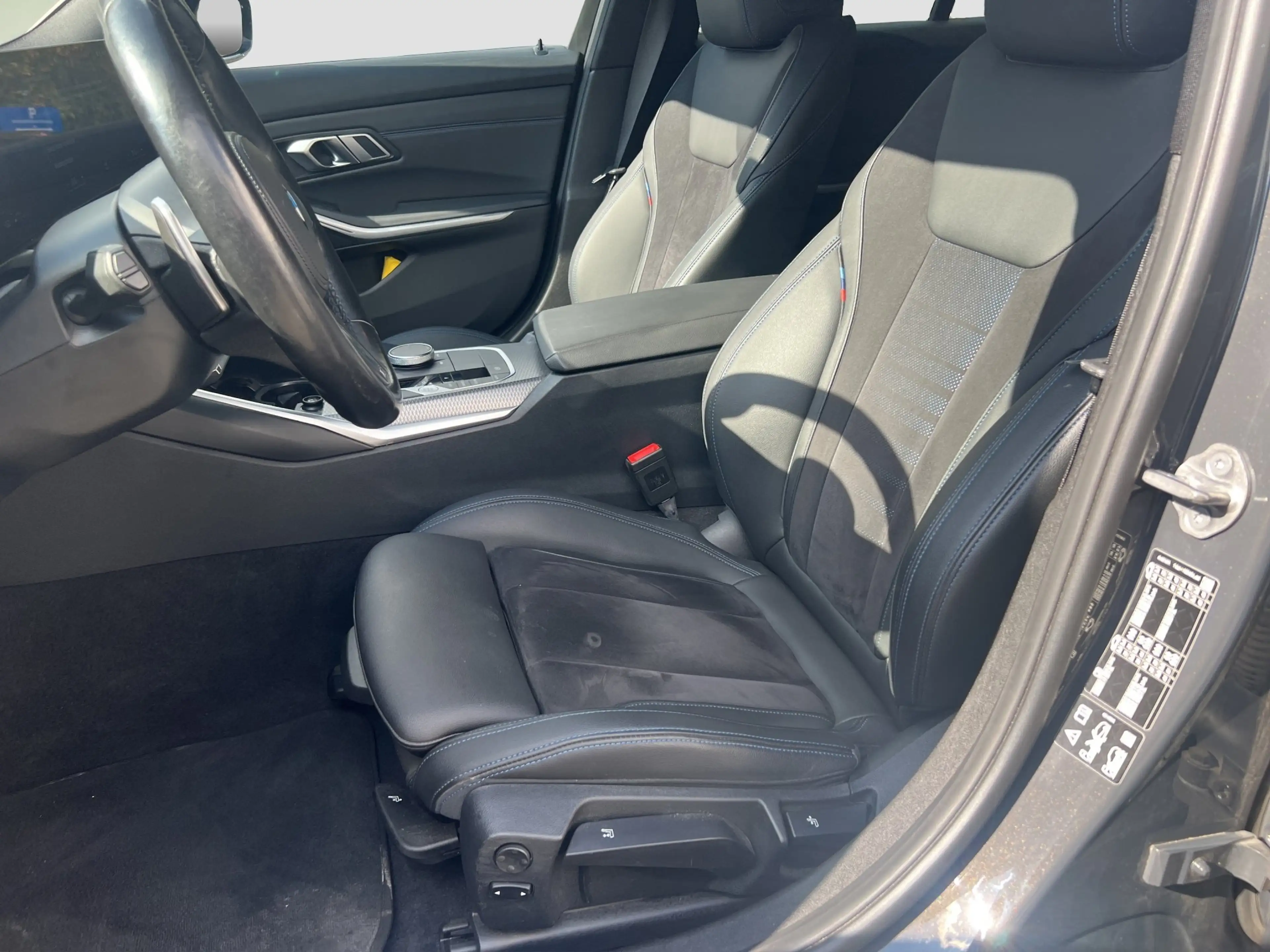 BMW 330 d xDrive Touring M-Sport ACC LED SpurAss AHK — photo 11