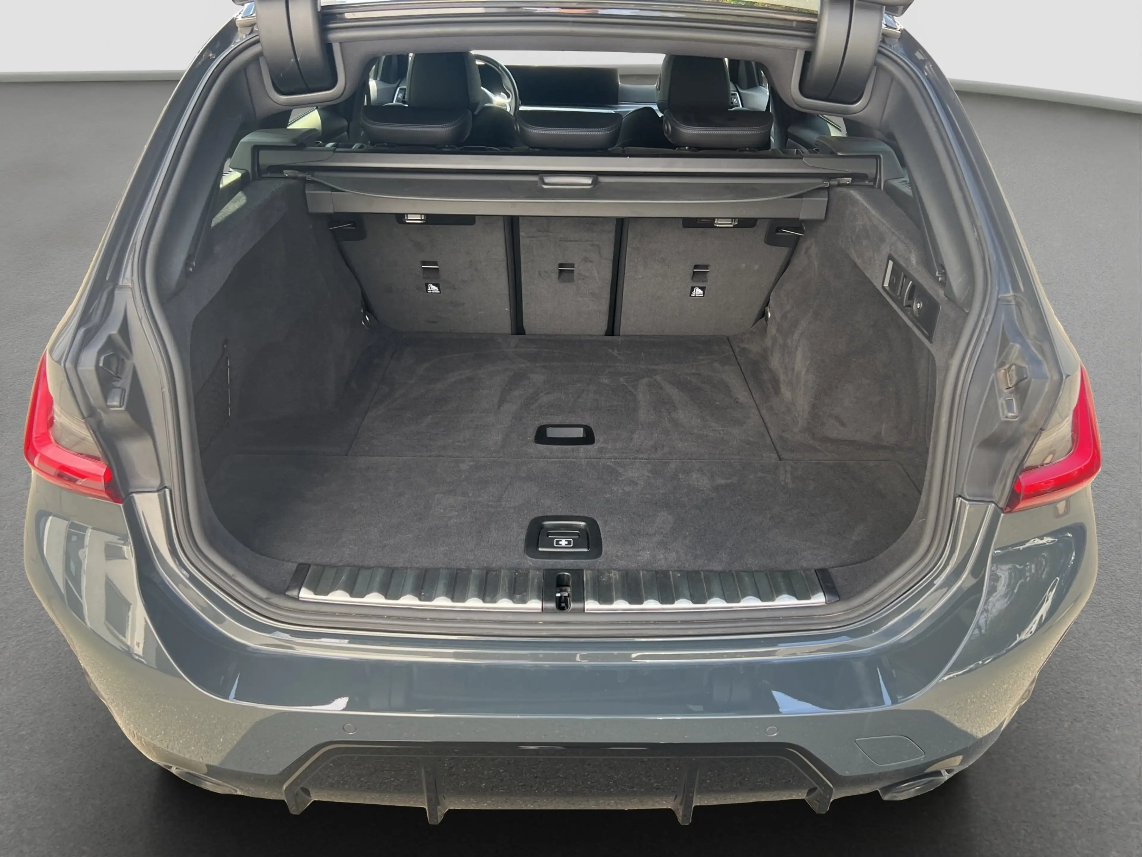 BMW 330 d xDrive Touring M-Sport ACC LED SpurAss AHK — photo 10