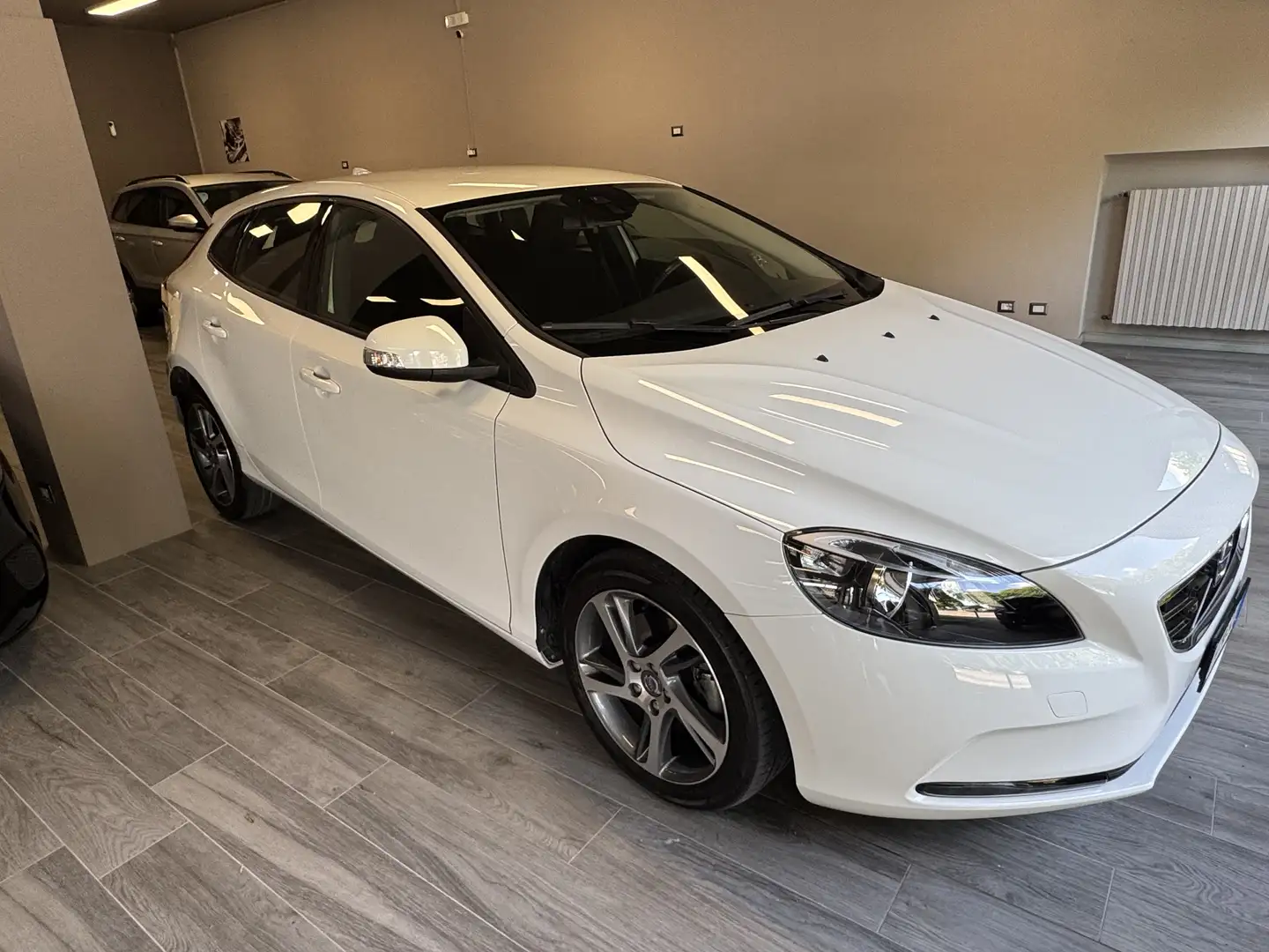 Volvo V40 2.0 d2 R-design Momentum - 2