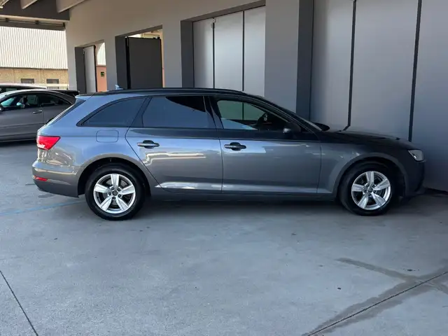 Audi A4 view 6