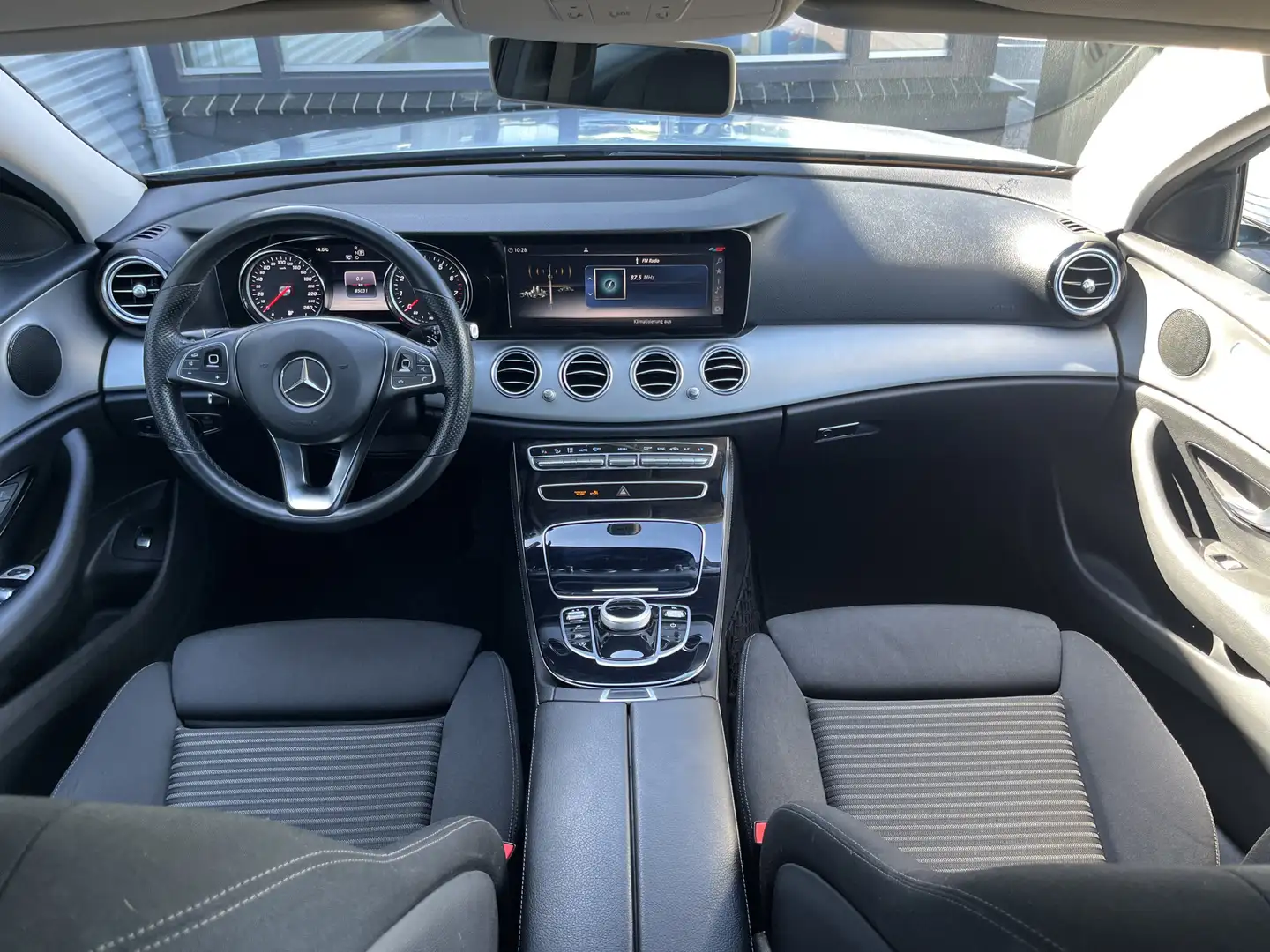 Mercedes-Benz E 200 Business Lage KM, zeer mooi! Grau - 2
