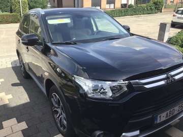 Outlander 2.2 DI-D 4WD Instyle Safety