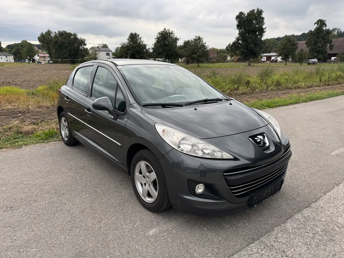 Peugeot 207 HUSKY 1,4 FRISCHES PICKERL - 2