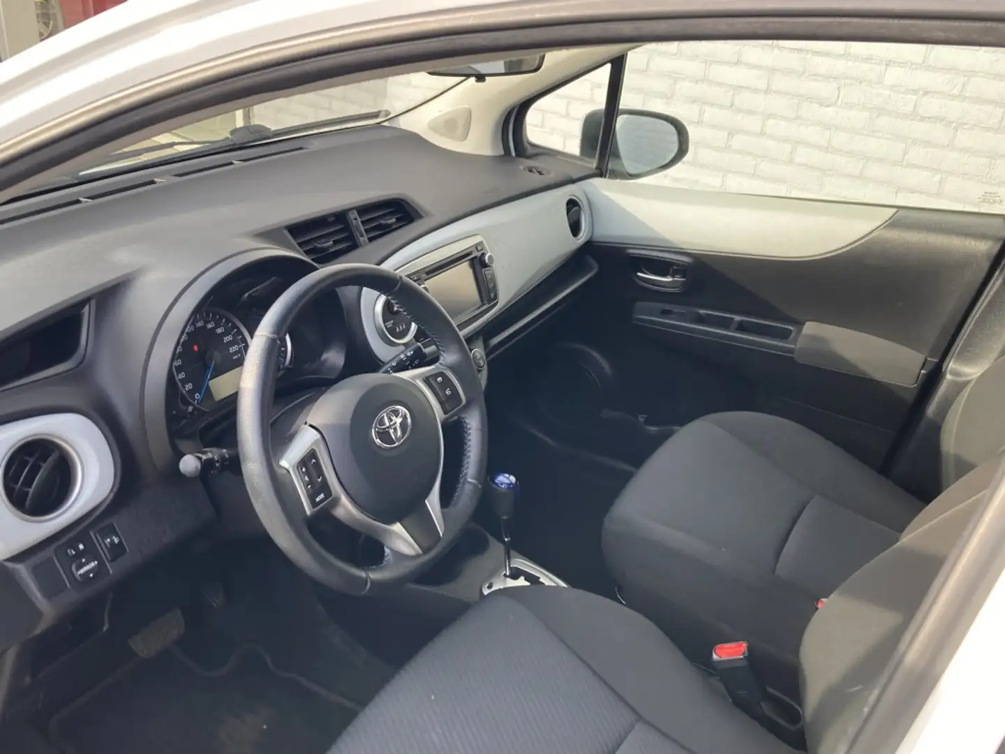 Toyota Yaris 1.5 Hybrid Aspiration Automaat 5-deurs | Clima | N Wit - 2