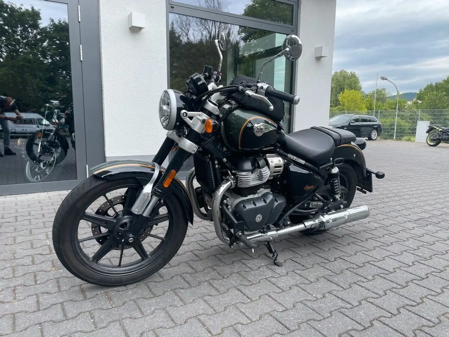 Royal Enfield Super Meteor 650 Verde - 2