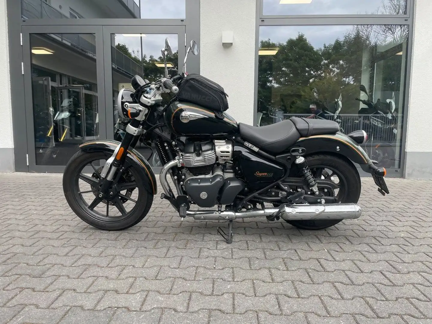 Royal Enfield Super Meteor 650 Verde - 1