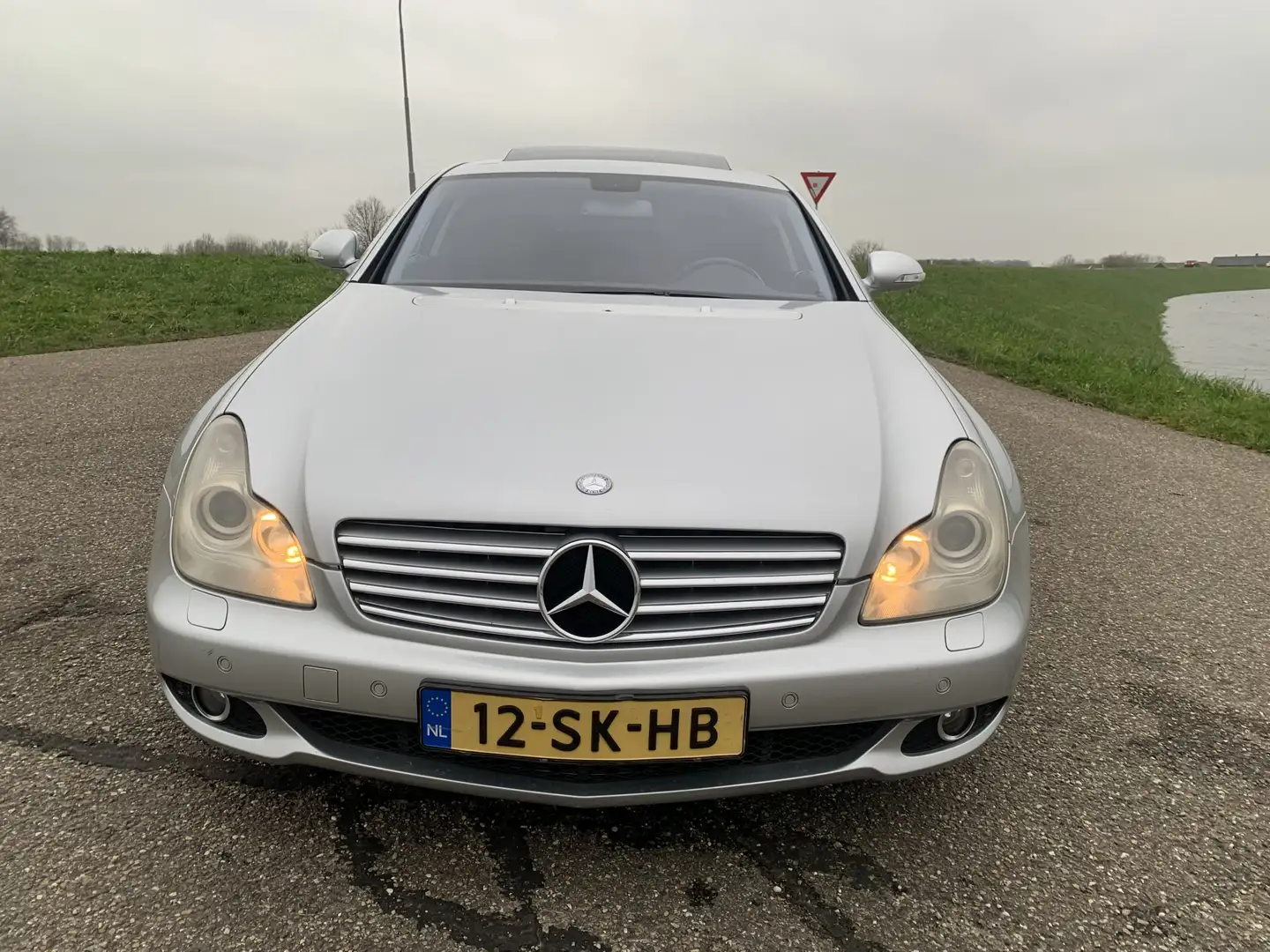 Mercedes-Benz CLS 350 siva - 2