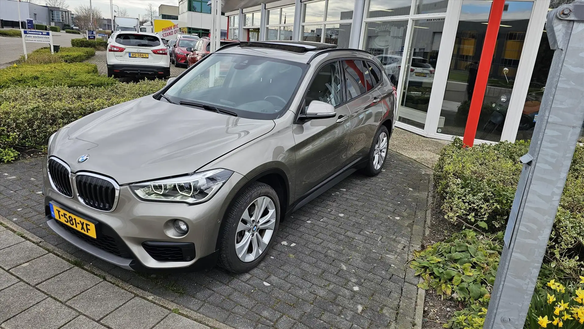 BMW X1 (f48) sDrive18i 140pk Aut Grijs - 1
