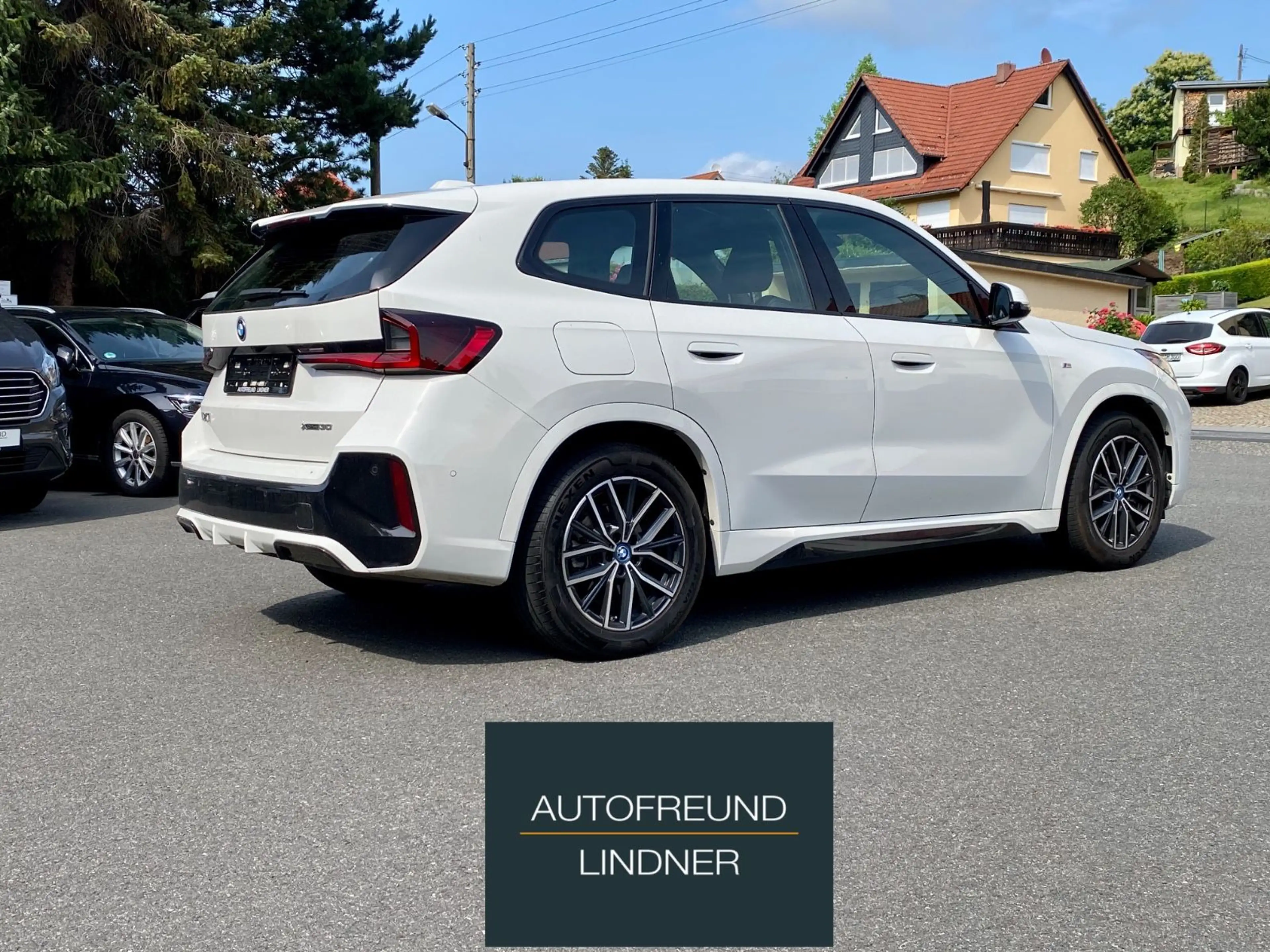 BMW iX1 30 xDrive M Sport Shadow-line + — photo 10