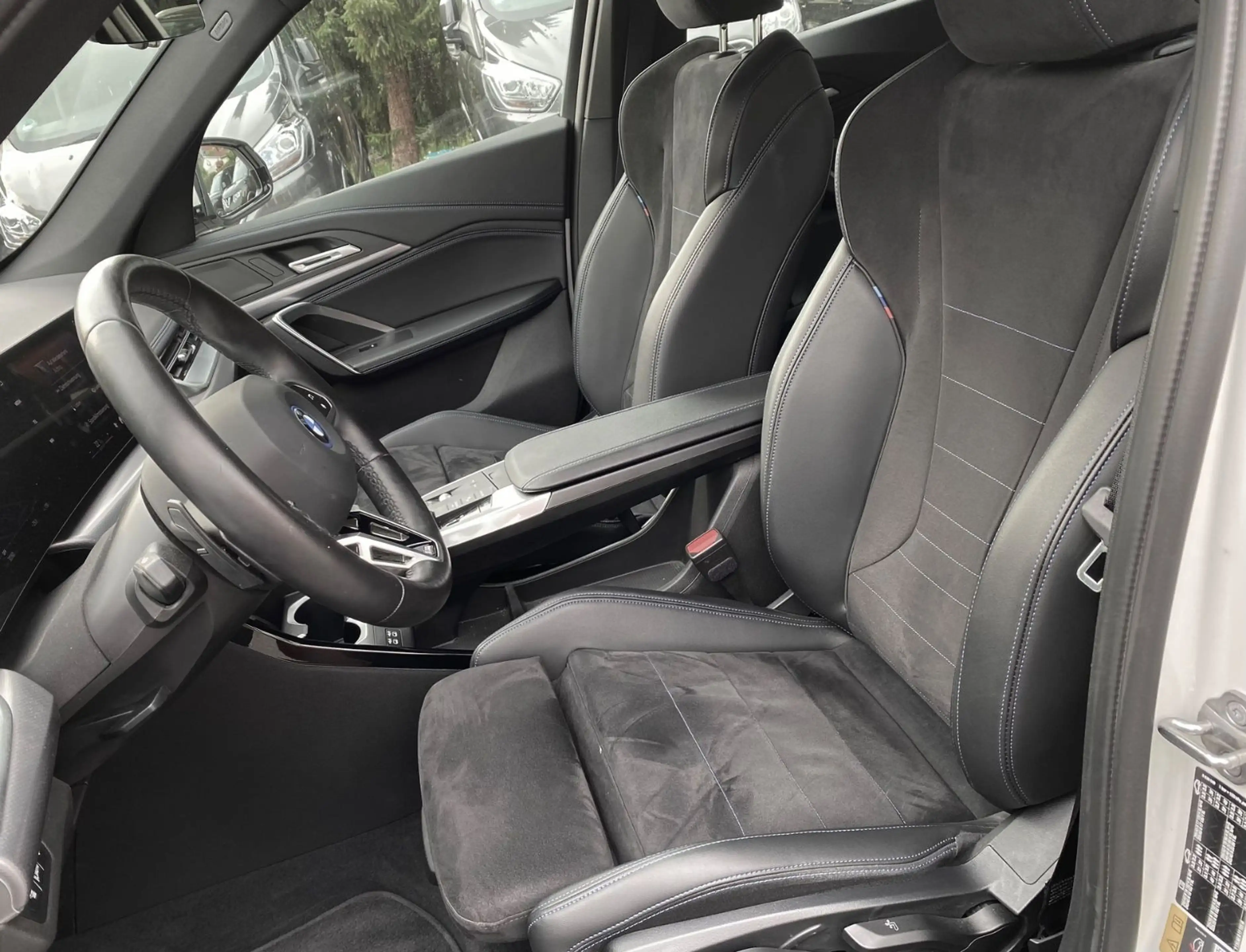 BMW iX1 30 xDrive M Sport Shadow-line + — photo 12