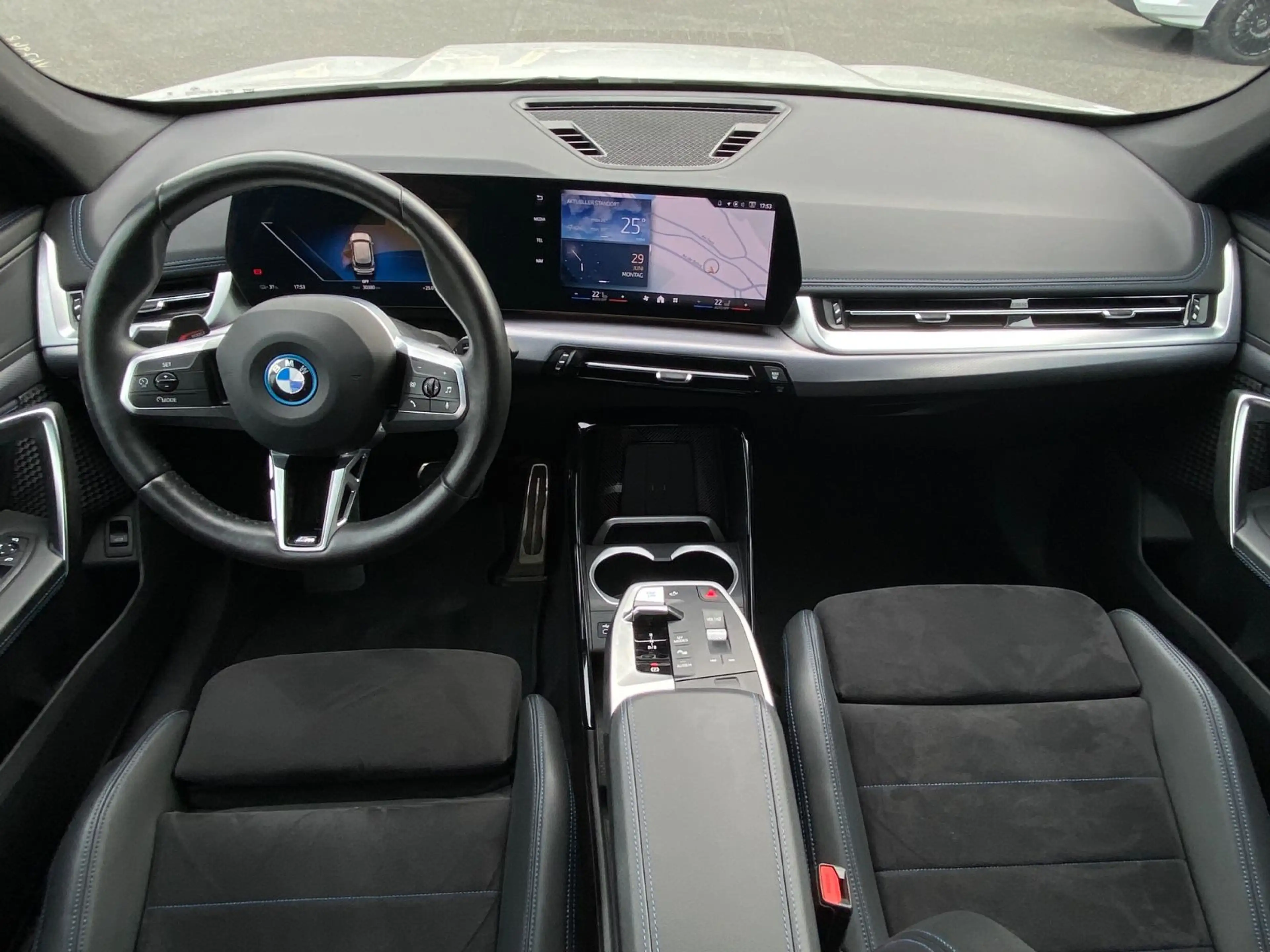 BMW iX1 30 xDrive M Sport Shadow-line + — photo 11