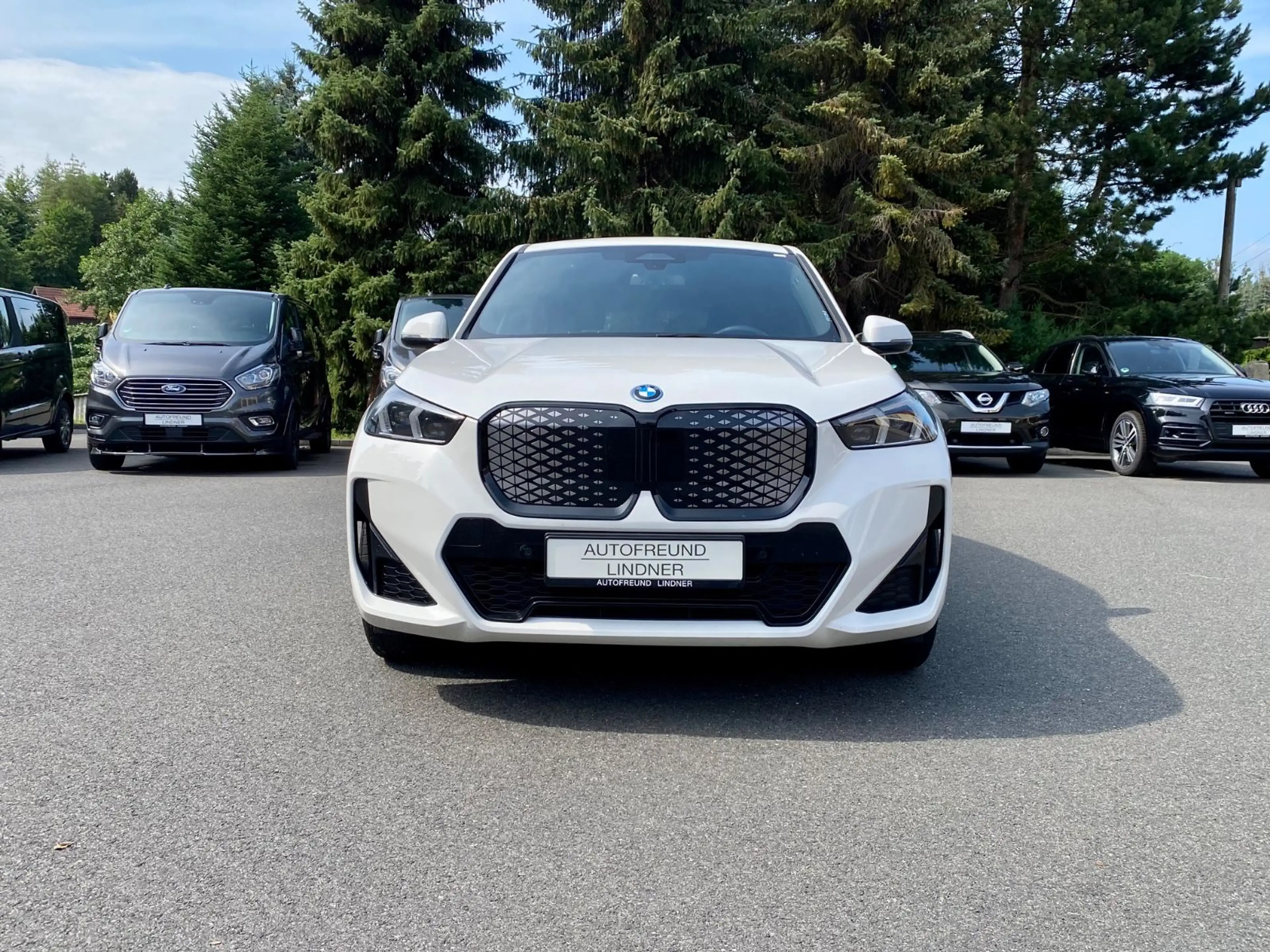 BMW iX1 30 xDrive M Sport Shadow-line + — photo 3