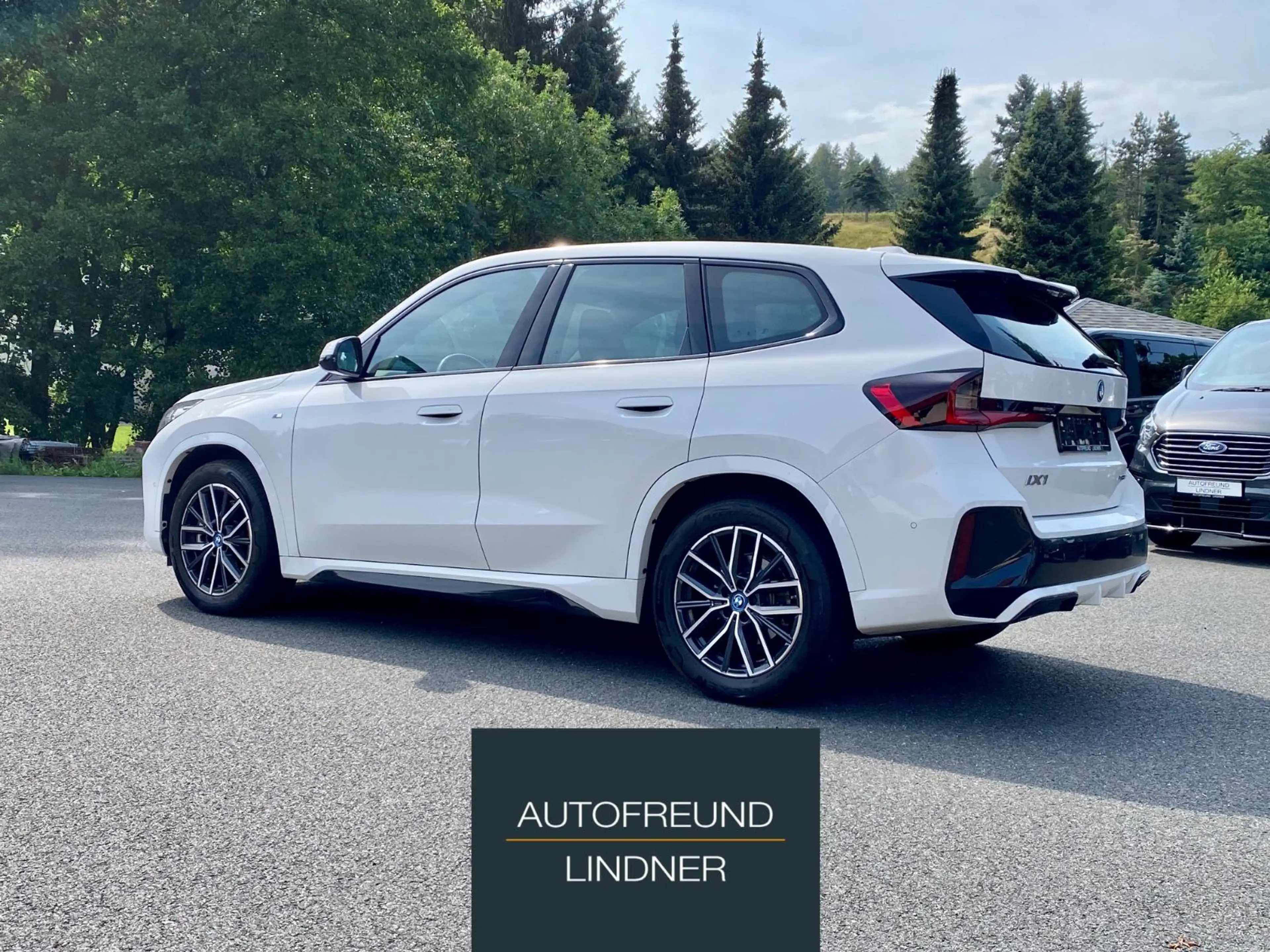 BMW iX1 30 xDrive M Sport Shadow-line + — photo 9