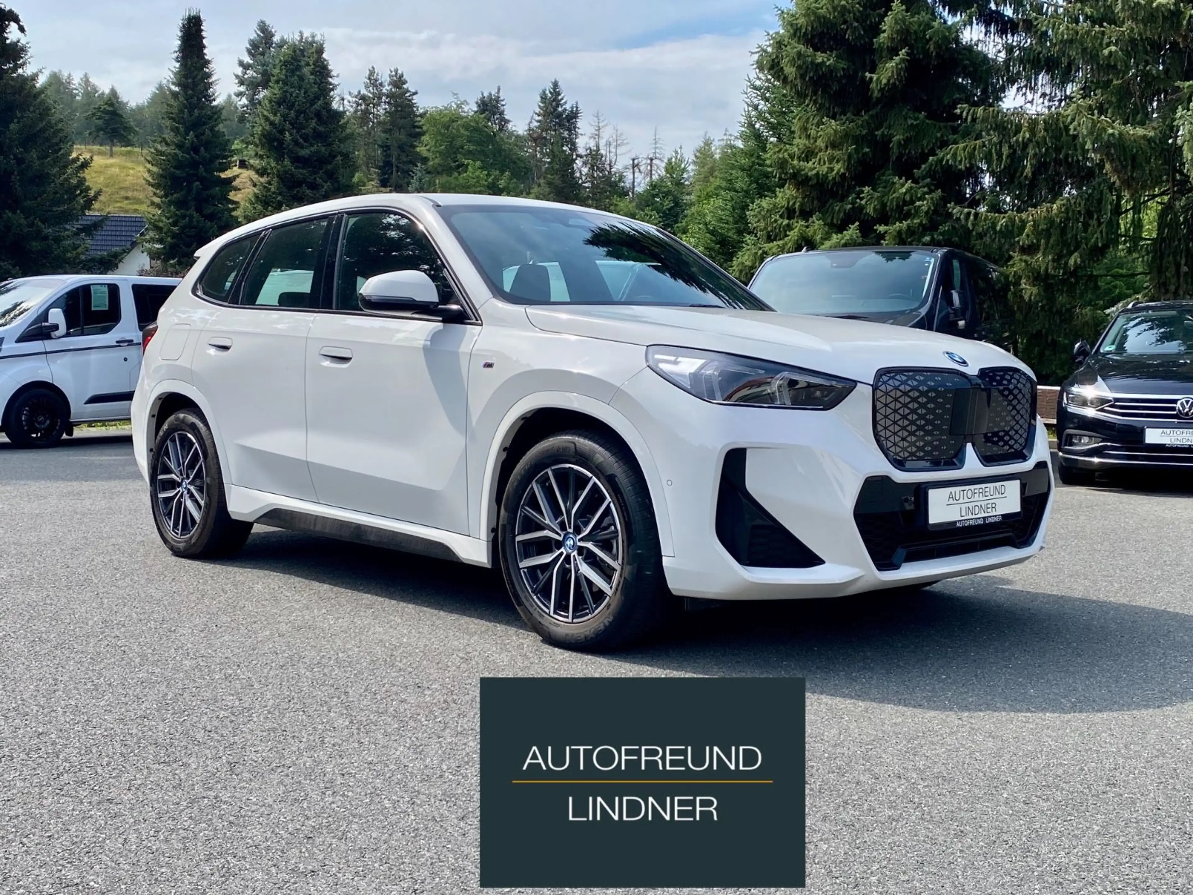 BMW iX1 30 xDrive M Sport Shadow-line + — photo 2