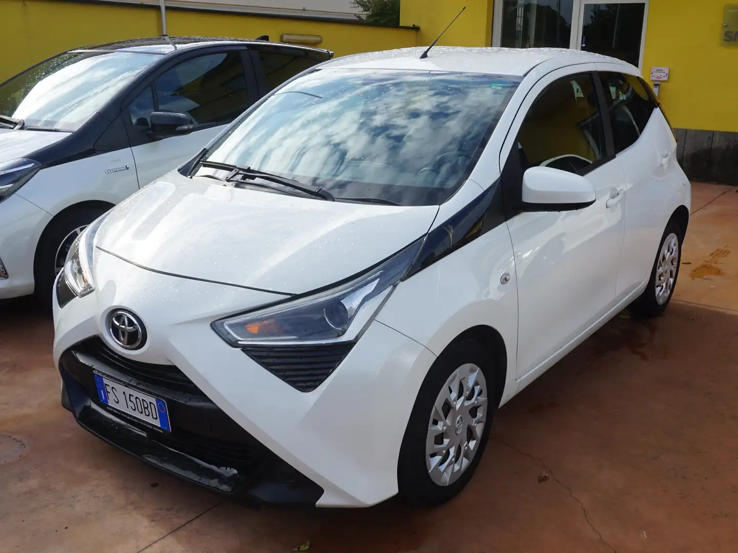 Toyota Aygo Aygo II 2018 5p 5p 1.0 x-play m-mt 72cv Blanc - 2