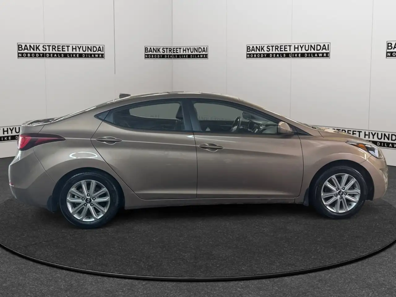 Hyundai ELANTRA снимка Hyundai ELANTRA