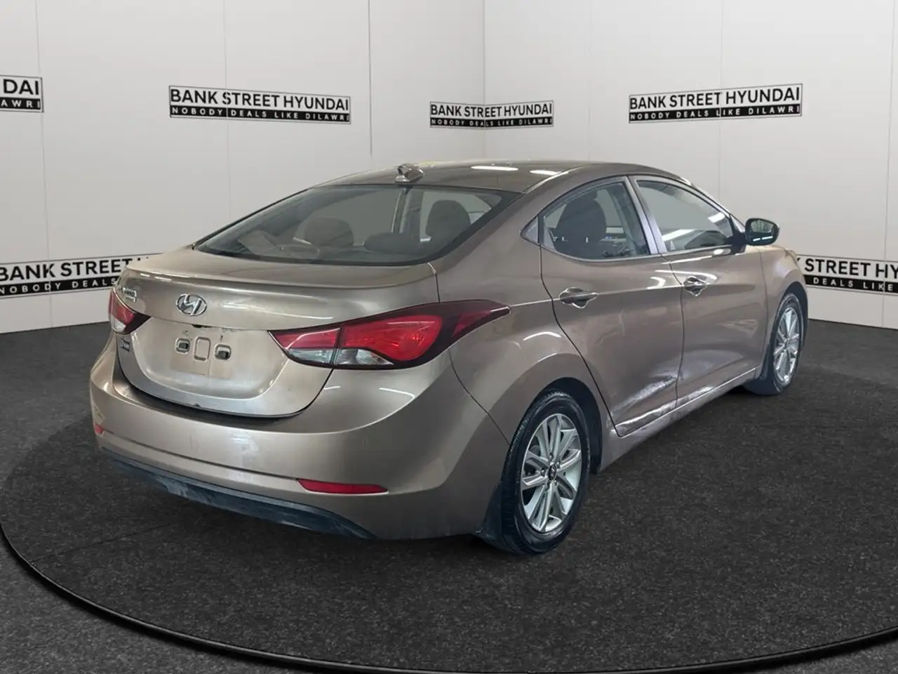 Hyundai ELANTRA снимка Hyundai ELANTRA