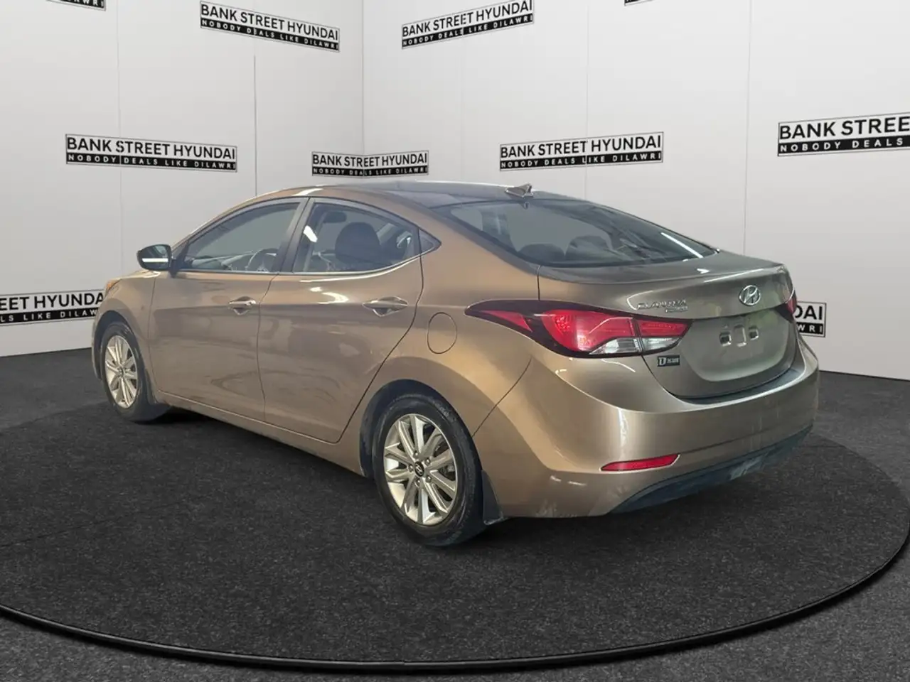 Hyundai ELANTRA снимка Hyundai ELANTRA