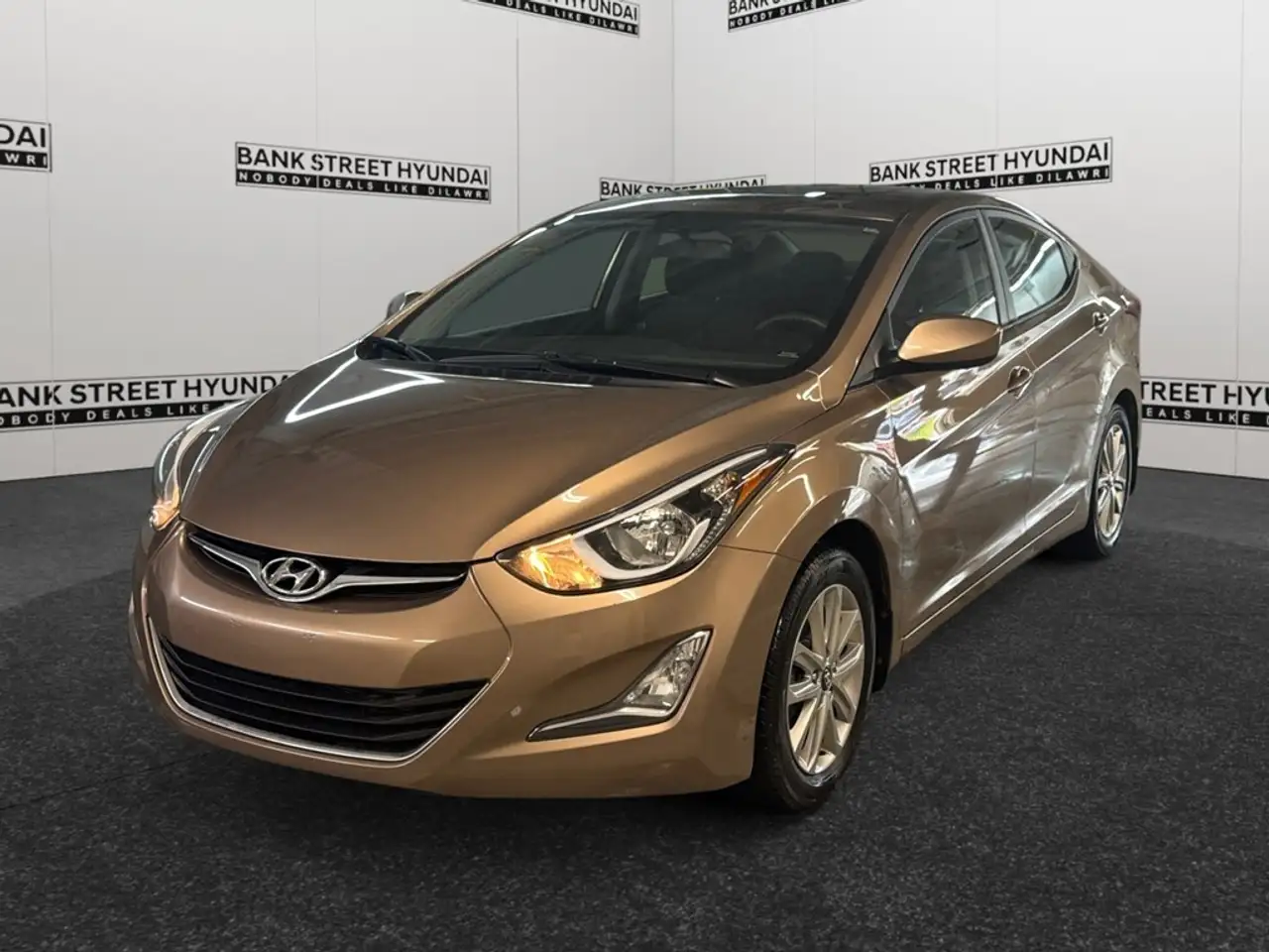 Hyundai ELANTRA снимка Hyundai ELANTRA