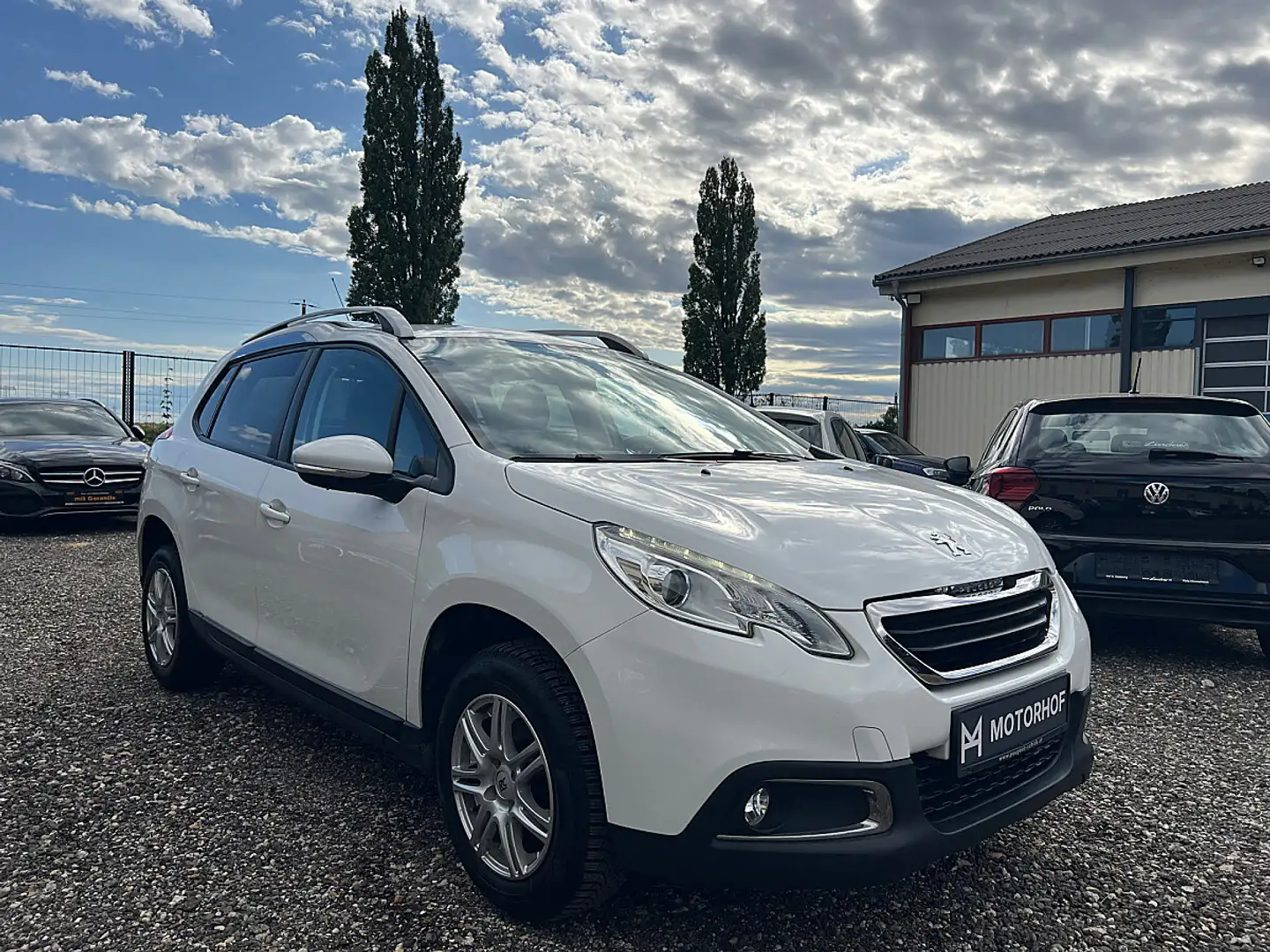 Peugeot 2008 1.2 VTi Active · 1. Besitz · Tempomat · Einpark... Weiß - 2