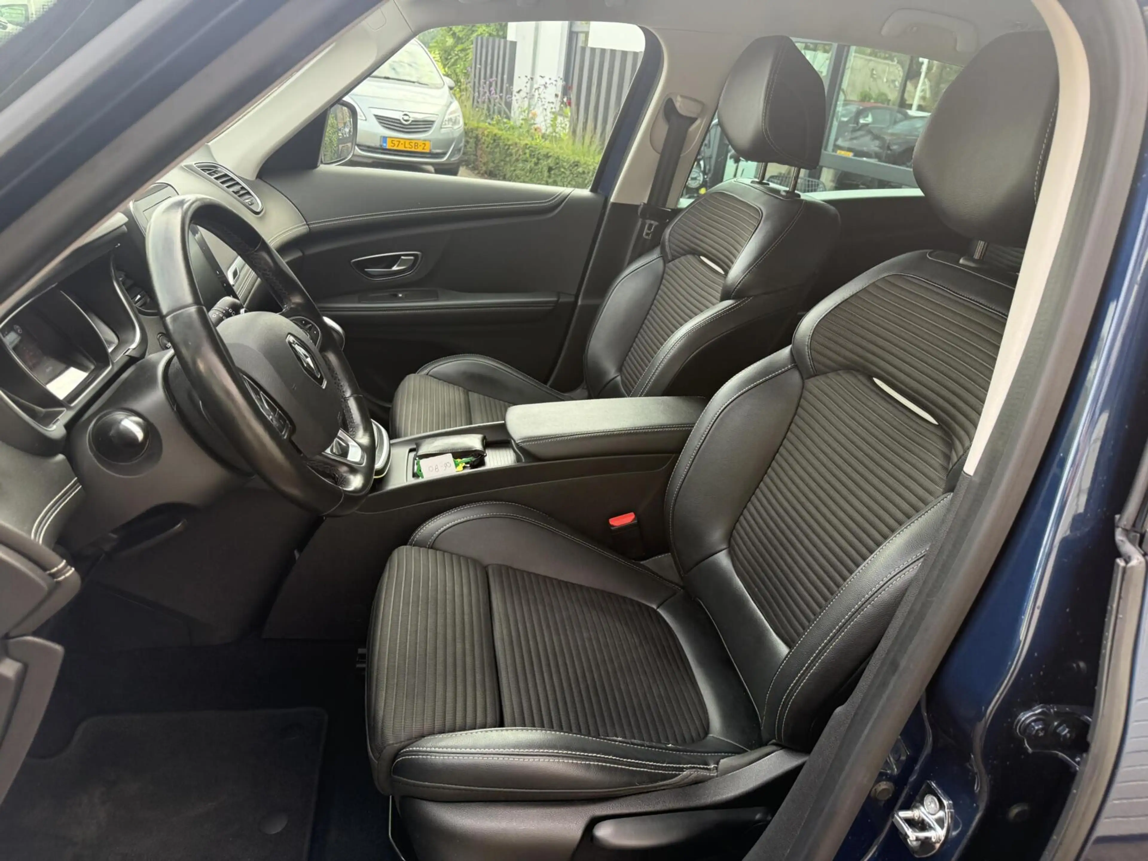 Renault Scenic 1.3 TCe Bose AUTOMAAT CARPLAY/CAMERA *ALL-IN PRIJS — photo 3