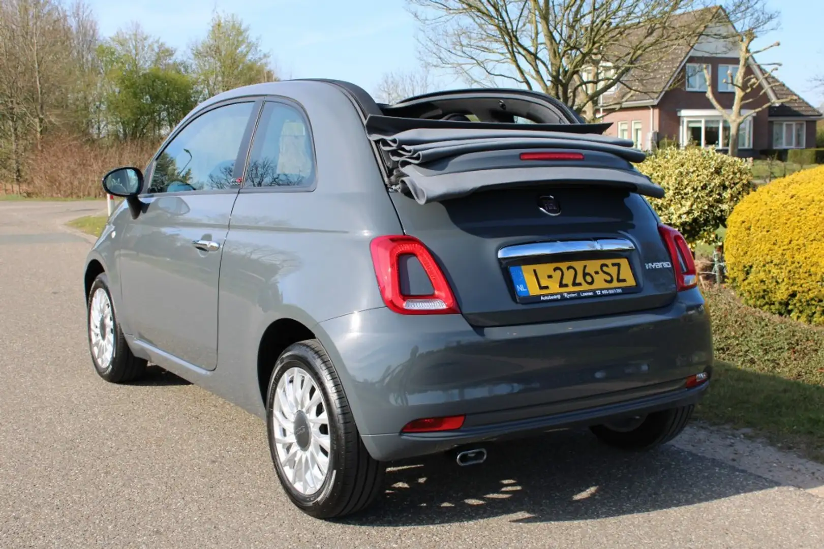 Fiat 500C Cabrio 1.0 70pk Hybrid Lounge airco/cruise/DAB/Car Grijs - 2
