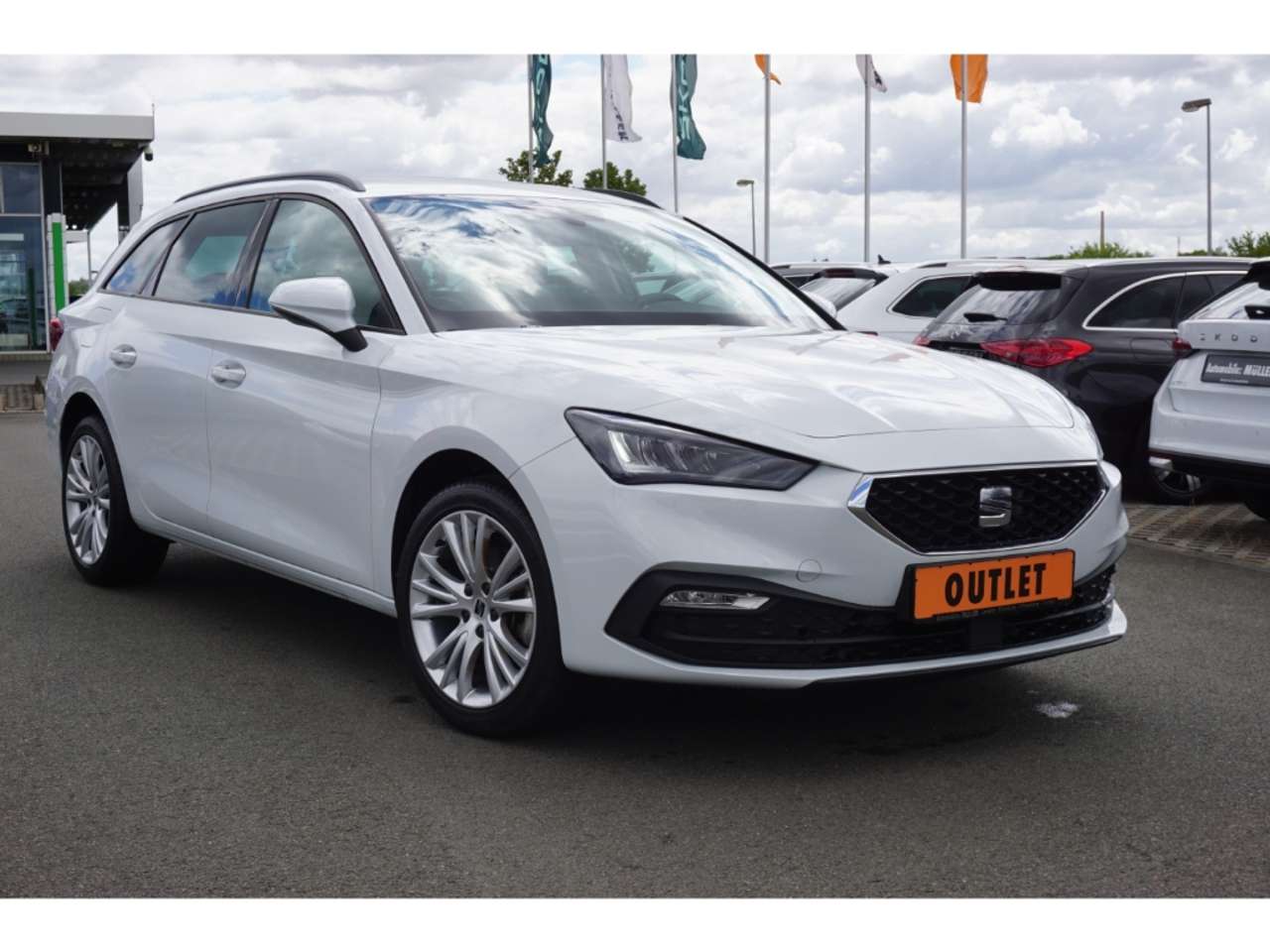 Seat Leon 2025 — SportsTourer 1.5 TSI-Navi-Sihz-Klimaauto-AbstTemp-