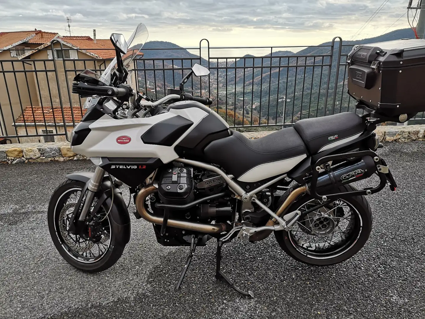 Moto Guzzi Stelvio 1200 4V Blanc - 1