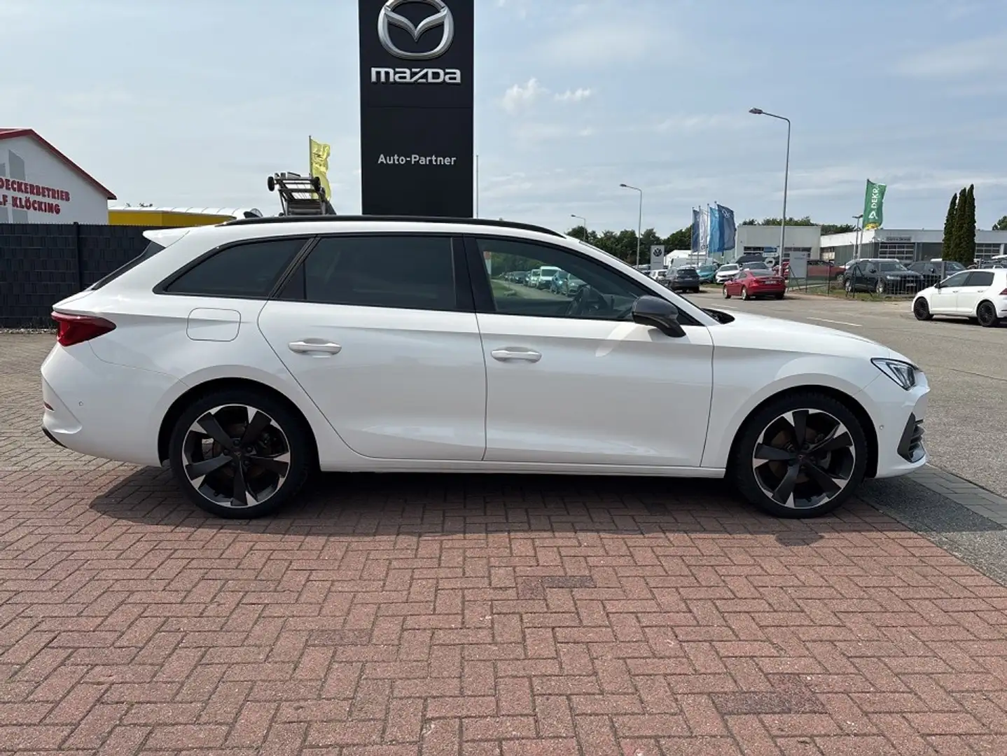 CUPRA Leon Sportstourer 1.5 eTSI DSG VOLL LED NAVI RFK Blanc - 2