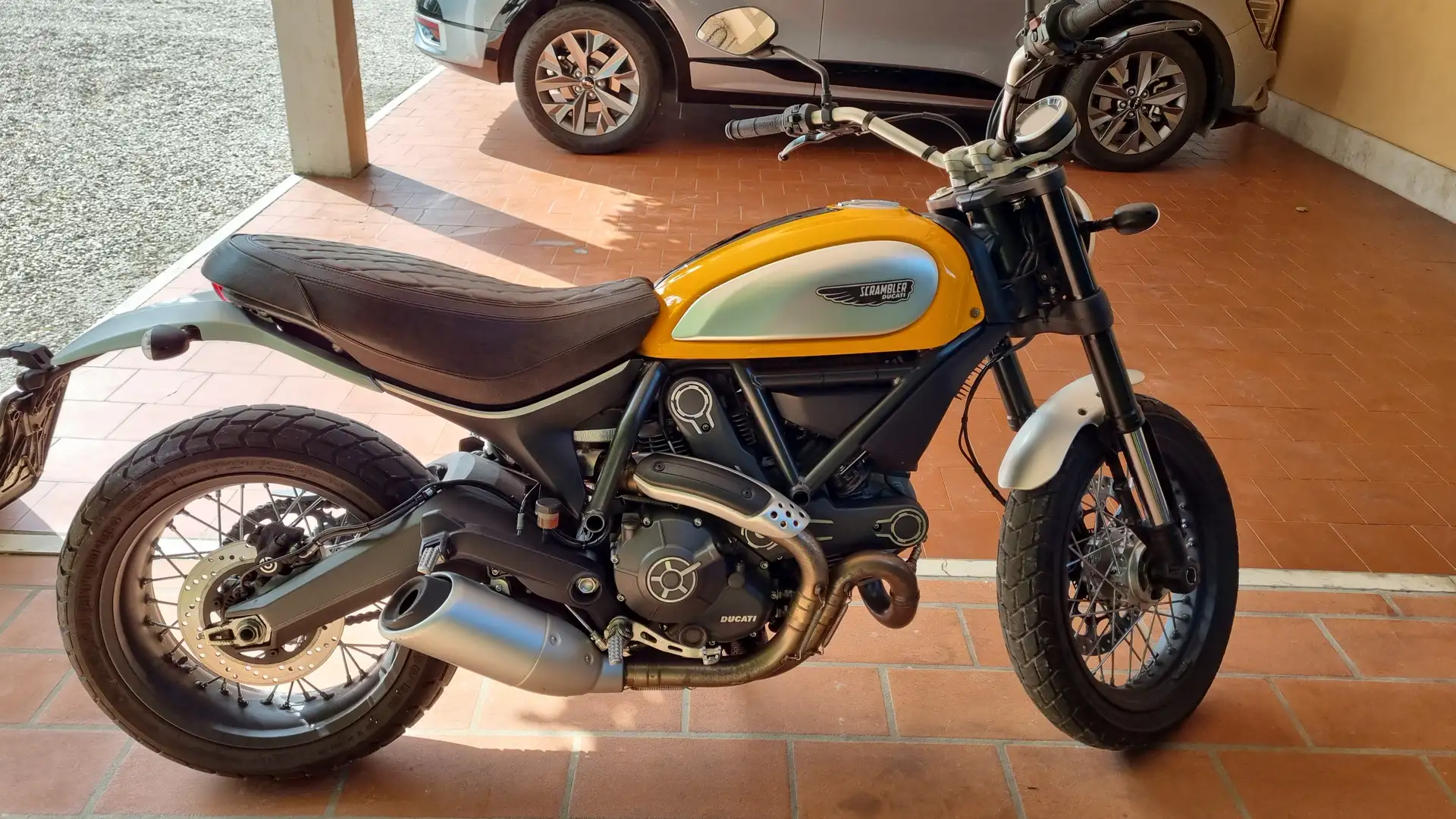 Ducati Scrambler Classic Giallo - 1