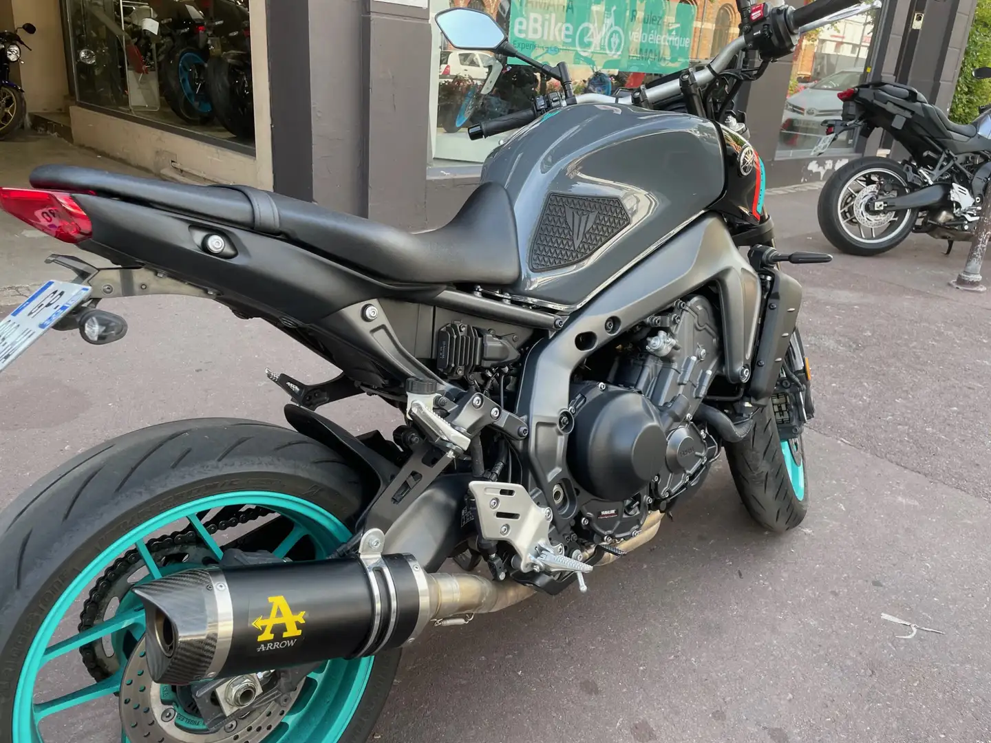 Yamaha MT-09 Gris - 2