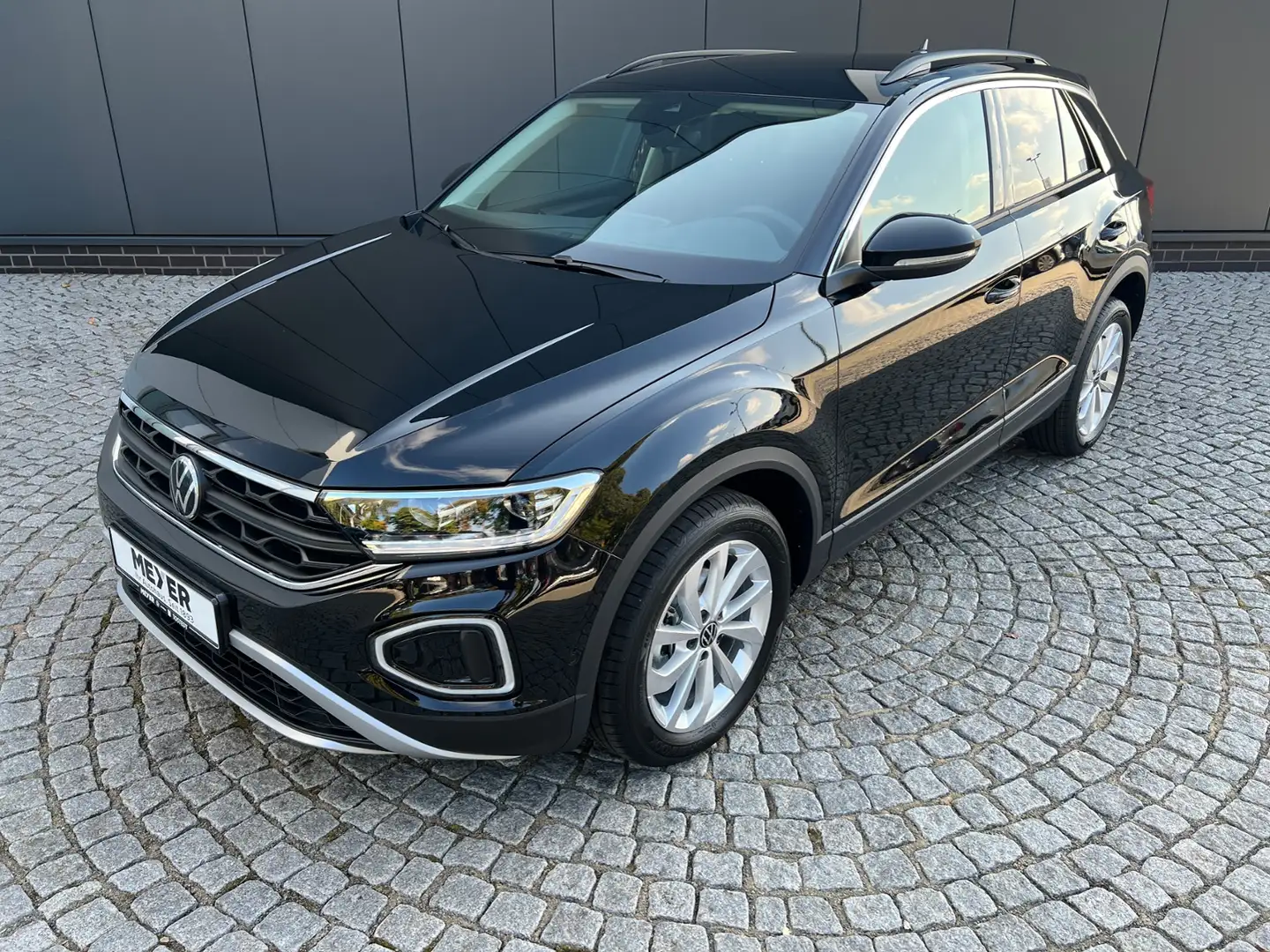 Volkswagen T-Roc Life 1.0 TSI *LED, ACC, Kamera, 17''-LM* Schwarz - 2