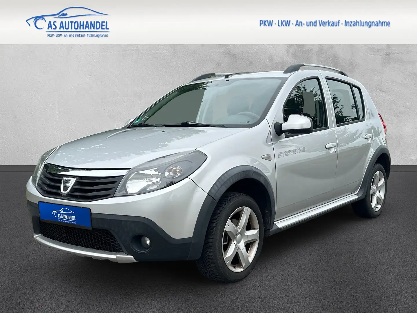 Dacia Sandero Stepway 1.6 Grau - 1