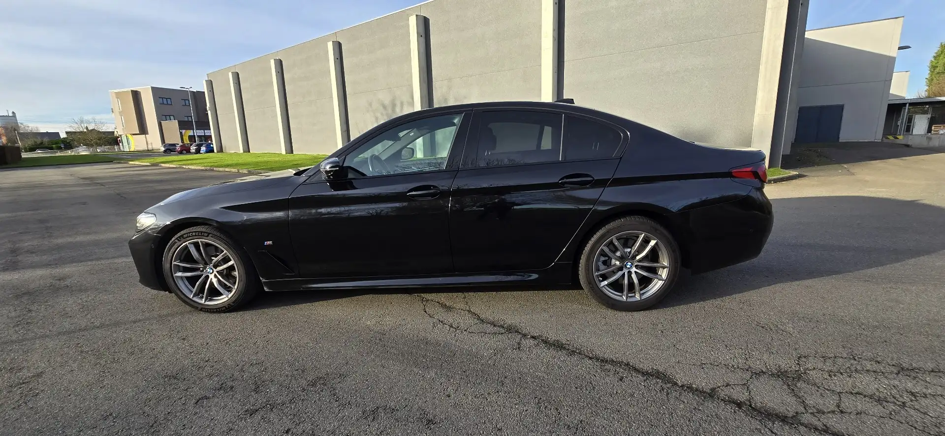 BMW 520 520i Full options - Black - AUCUN FRAIS A PRÉVOIR - 1