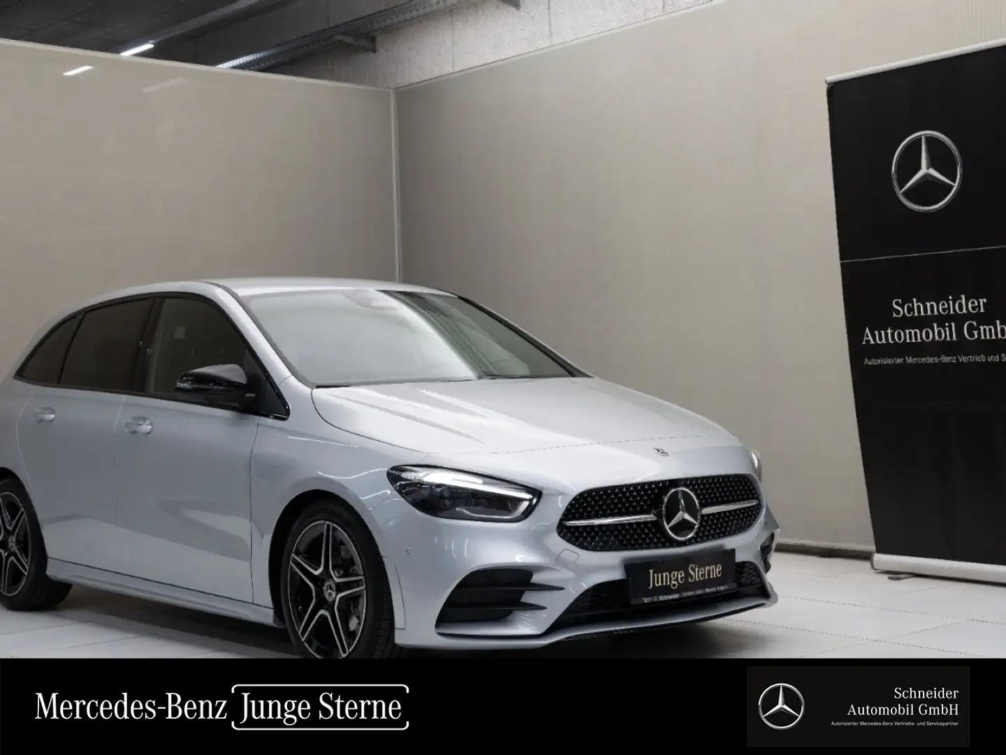 Mercedes-Benz B 180 d SpurW W-Paket S-Sitz Navi Night Sport Stříbrná - 1