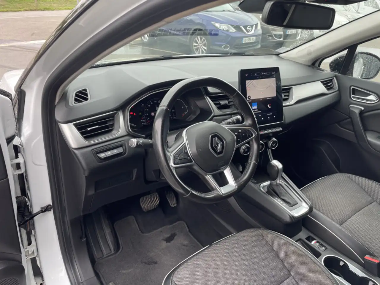Renault Captur — photo 16