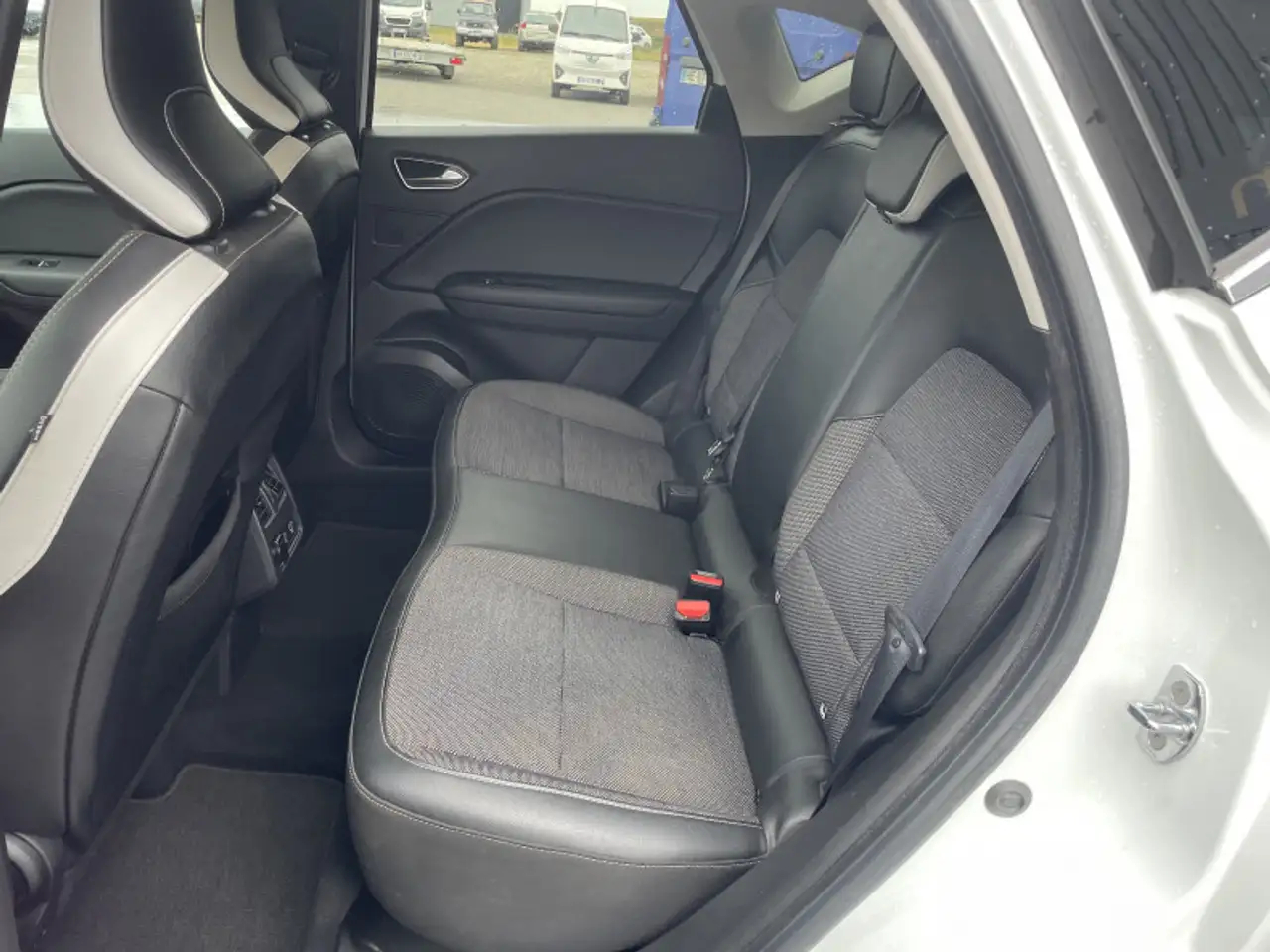 Renault Captur — photo 17