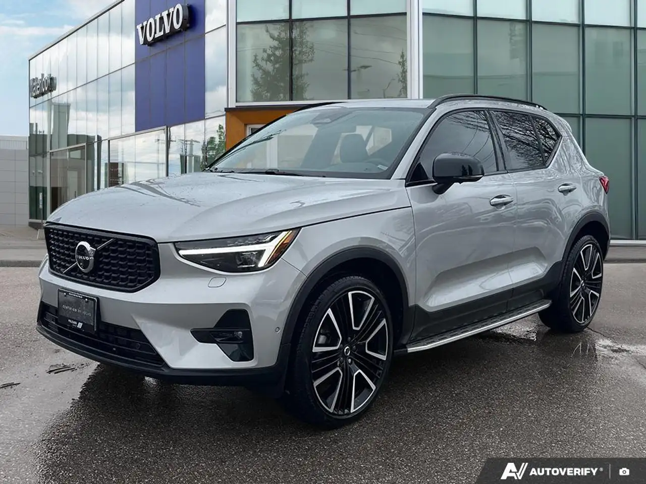 2025 Volvo XC40